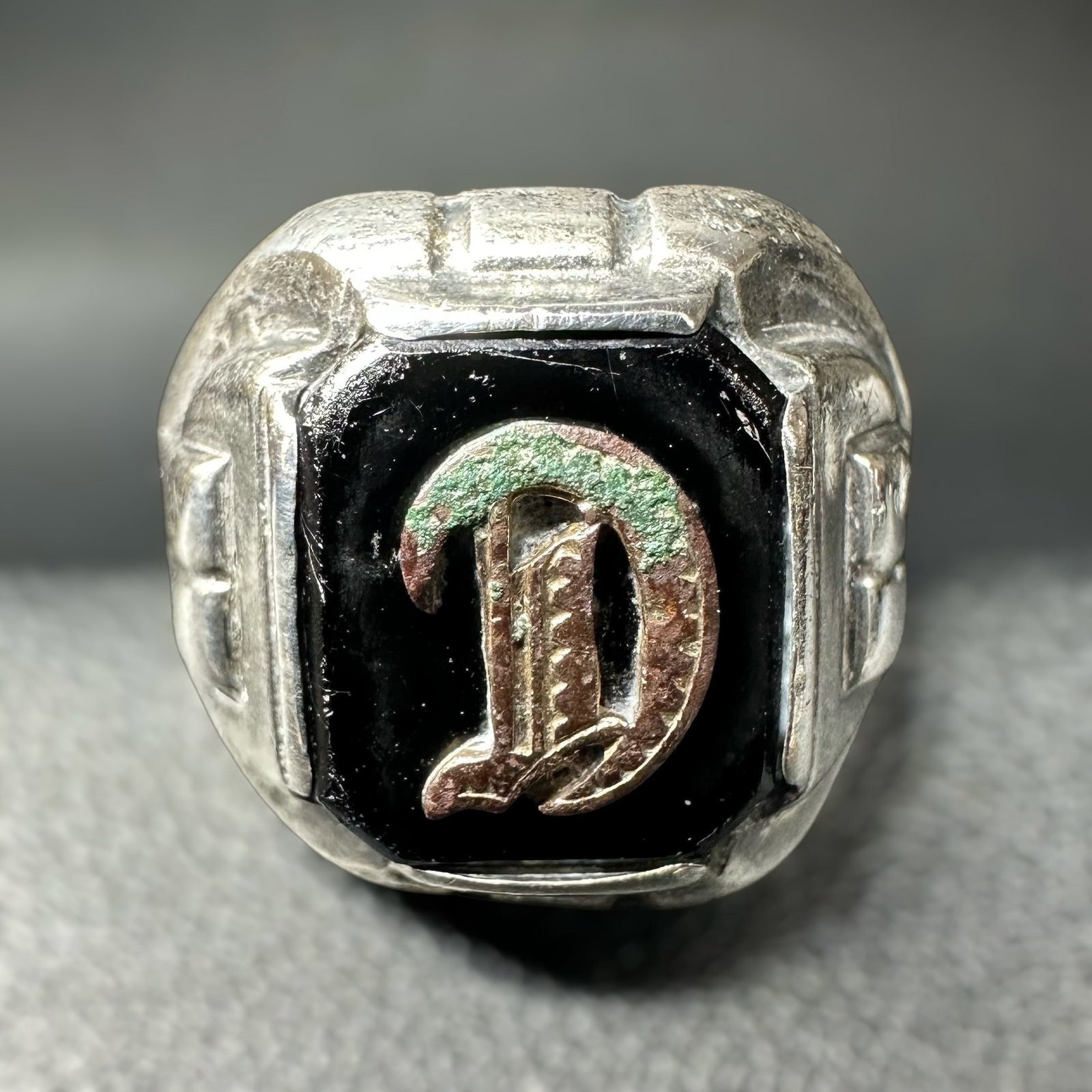 Sz8.5/15g Sterling Silver Black Onyx Signet Initial Ring: Sz8.5/15g Sterling Silver Black Onyx Signet Initial Ring:Brand/Model: Unknown brand; signet-style ring.Manufacturer Location: Not marked.Year Produced: Unknown; likely mid 20th century.Condition: Over