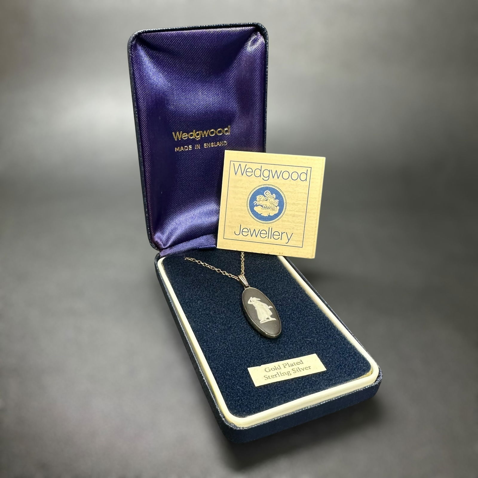 18"/3g Sterling Silver Black Wedgewood Jasperware Cameo Pendant - Hygieia Greek Goddess of Health: 18"/3g Vintage Sterling Silver Black Wedgewood Jasperware Cameo Pendant - Hygieia Greek Goddess of Health Brand/Model: Wedgwood Jewelry pendant necklace.Manufacturer Location: Made in England.Year Pro