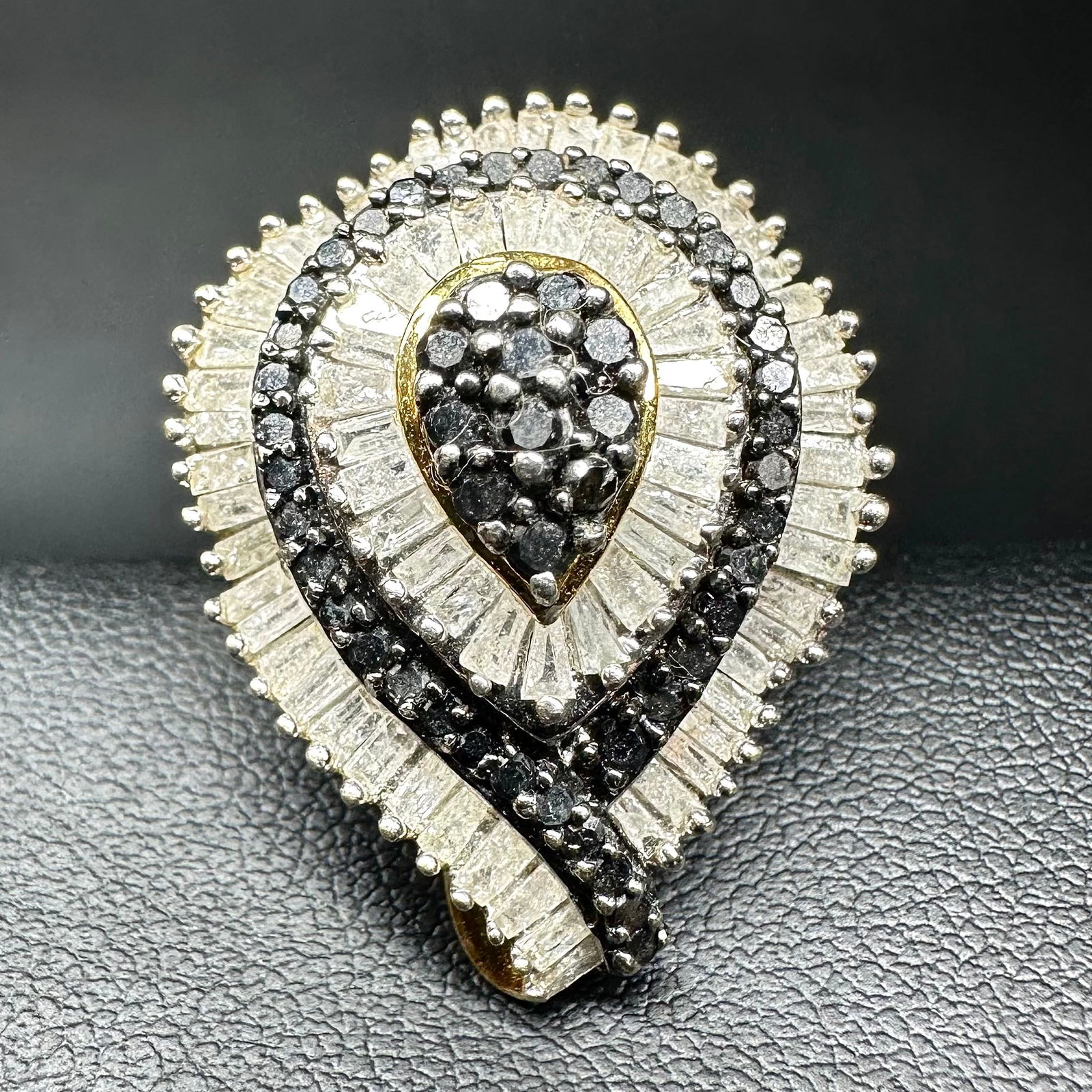 Sz7/8g Sterling Silver Simulated Diamond (DCZ) & Marcasite Cluster Ring: Sz7/8g Sterling Silver Simulated Diamond (DCZ) & Marcasite Cluster Ring:Brand/Model: Unknown.Manufacturer Location: Not marked.Year Produced: Unknown; likely late 20th century.Condition: Overall good
