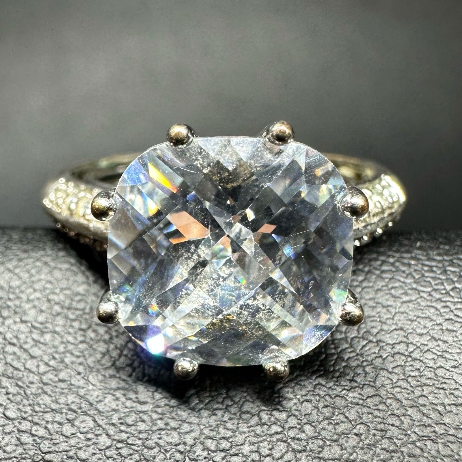 Sz11/6g Sterling Silver Faceted Cubic Zirconia Solitaire Ring (1 of 12)