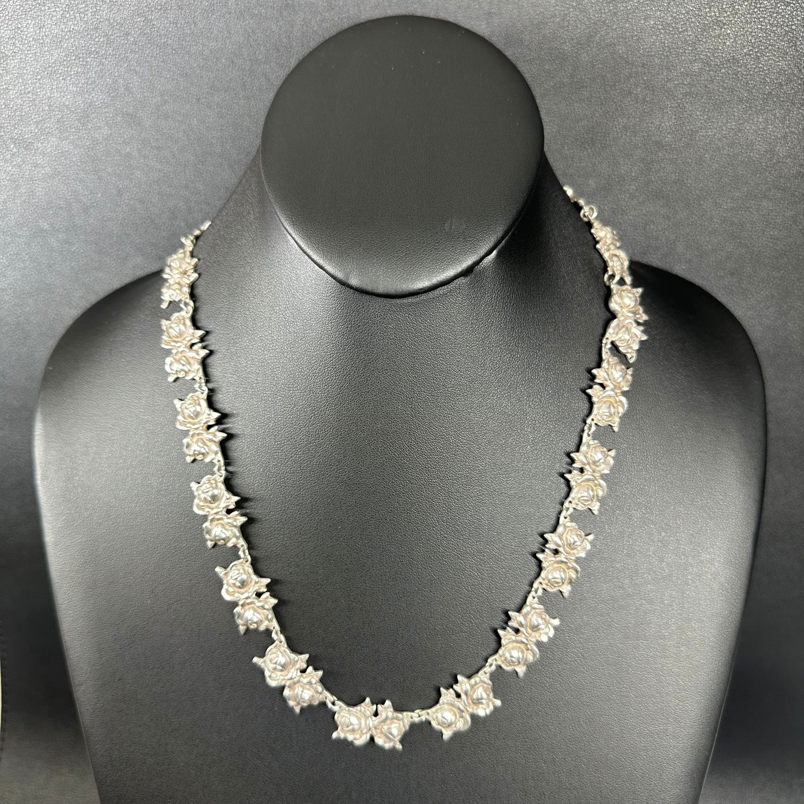 18"/65g Mexican 925 Sterling Silver Rose Linked Panel Necklace: 18"/65g Mexican 925 Sterling Silver Rose Linked Panel Necklace:Brand/Model: No hallmark.Unknown.Manufacturer Location: Mexico.Year Produced: Unknown.Condition: Overall good condition with surface wear