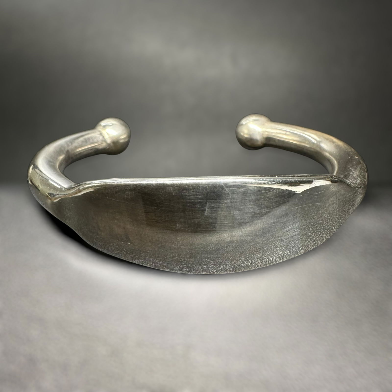 7"/69g Men's Engrave Ready Heavy 925 Sterling Silver Cuff Bracelet: 7"/69g Men's Engrave Ready Heavy 925 Sterling Silver Cuff Bracelet:Brand/Model: Unknown.Manufacturer Location: Not marked.Year Produced: Unknown.Condition: Overall good condition with noticeable surfa