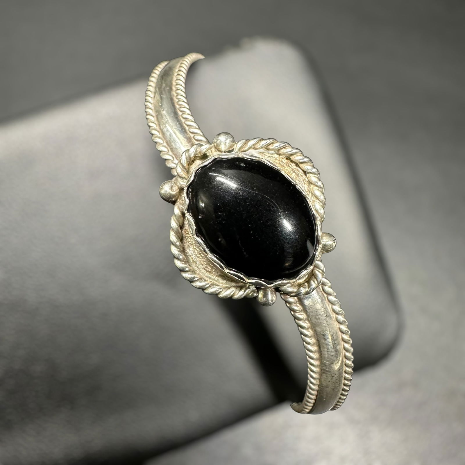 6.5"/15g Native American Sterling Silver Onyx Cuff Bracelet (1 of 8)