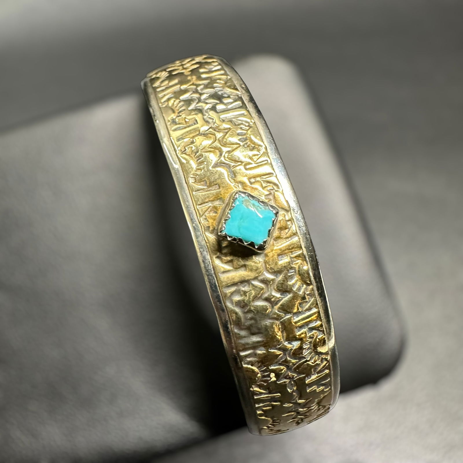 6.5"/20g Native American Stamped Sterling Silver & Gold Overlay Turquoise Cuff Bracelet: 6.5"/20g Native American Stamped Sterling Silver & Gold Overlay Turquoise Cuff Bracelet:Brand/Model: No Hallmark; Native American. Unknown.Manufacturer Location: Not marked.Year Produced: Unknown.Cond