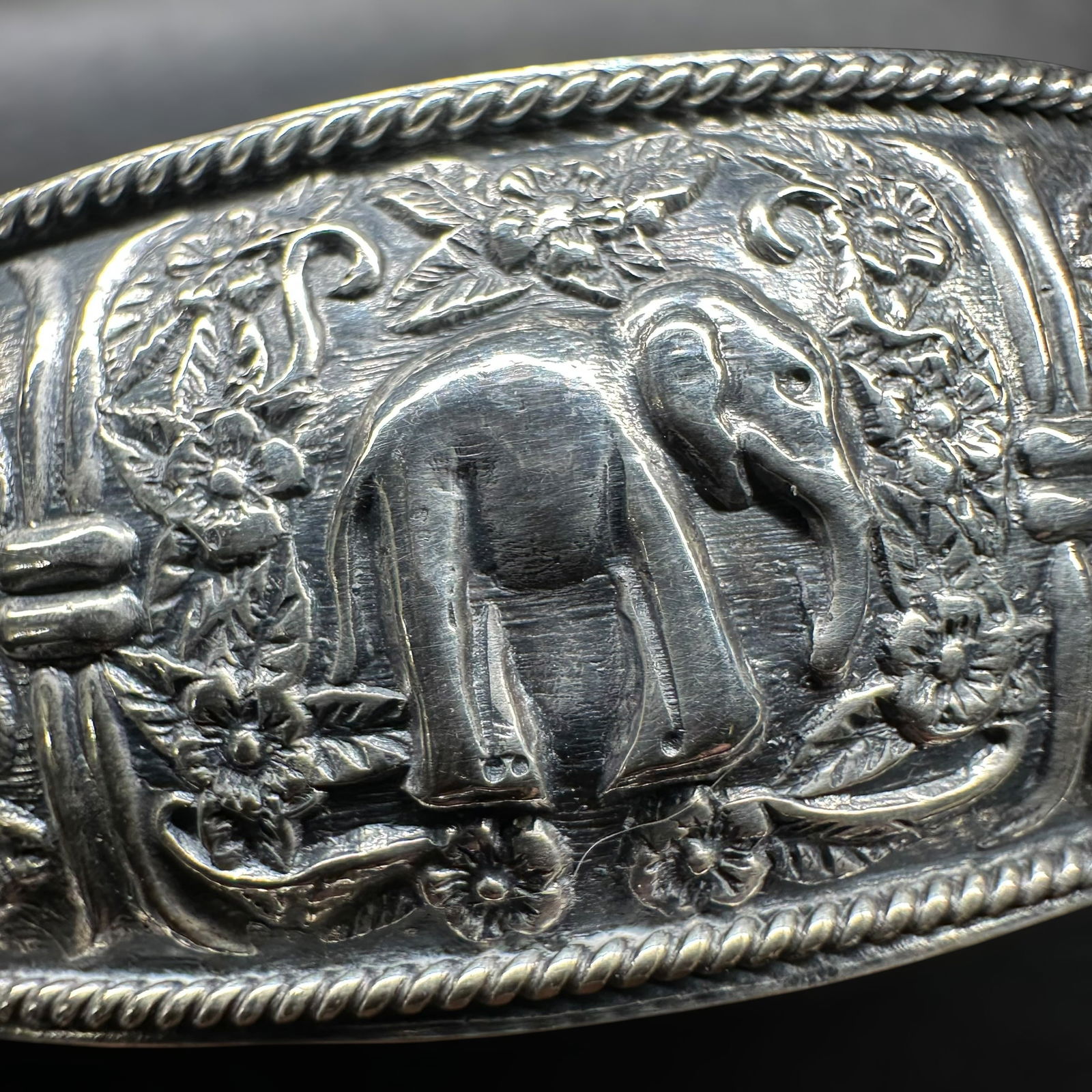 7”/33g Sterling Silver Elephant Motif Cuff Bracelet (1 of 10)