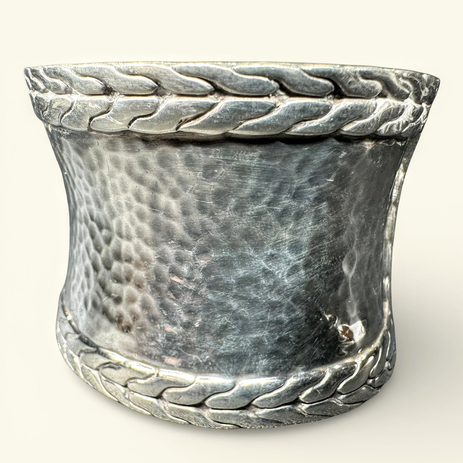 6.5"/61g Native American Hammered 925 Sterling Silver Wide Cuff Bracelet: 6.5"/61g Native American Hammered 925 Sterling Silver Wide Cuff Bracelet:Brand/Model: Hallmark; Native American; unidentified.Manufacturer Location: Not marked.Year Produced: Unknown.Condition: Overal