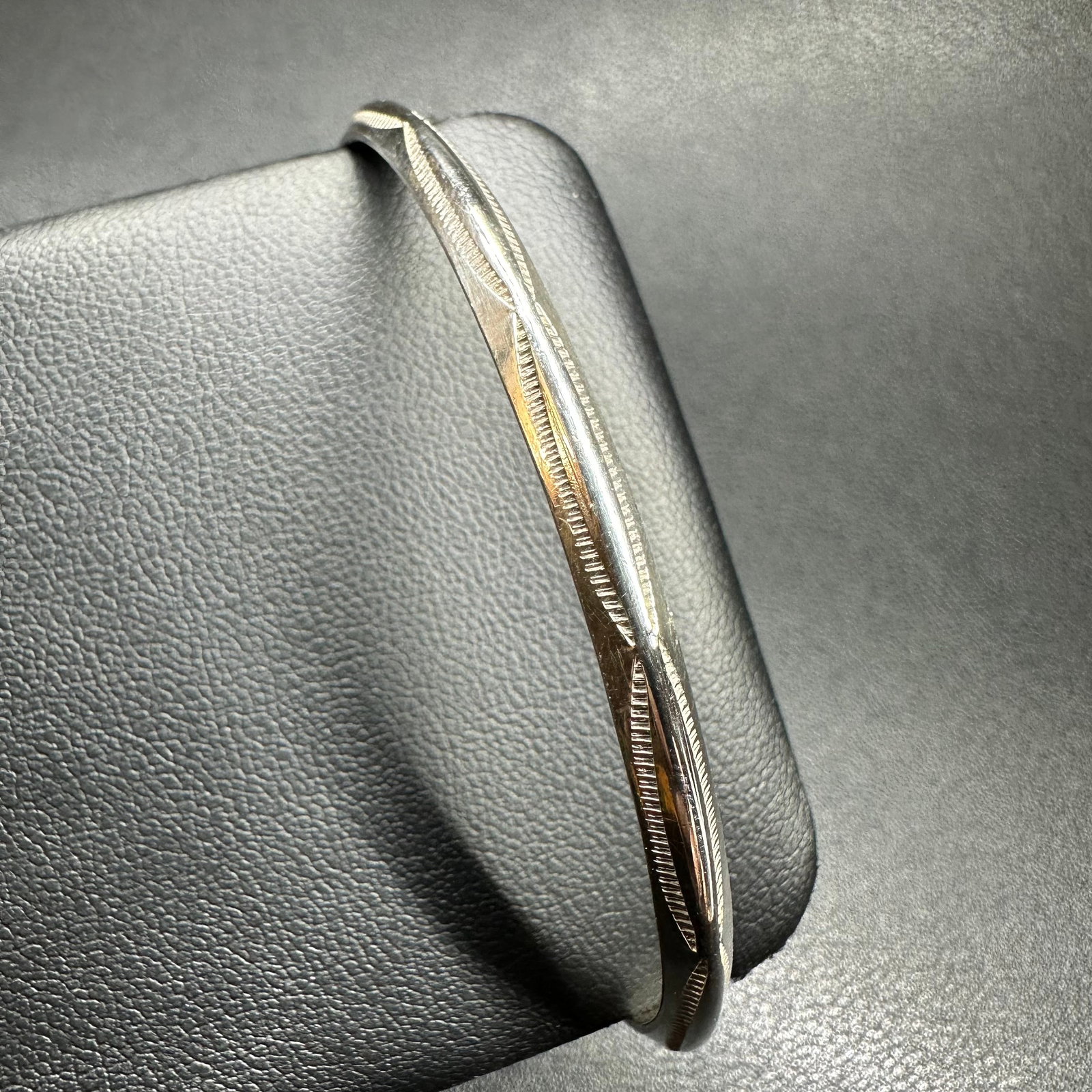 6"/9g 6”/9g Native American Navajo Stamped Sterling Silver Cuff Bracelet: 6”/9g Native American Navajo Stamped Sterling Silver Cuff Bracelet: Brand/Model: No hallmark; Native American Navajo. Unknown.Manufacturer Location: Not marked.Year Produced: Unknown.Condition: 