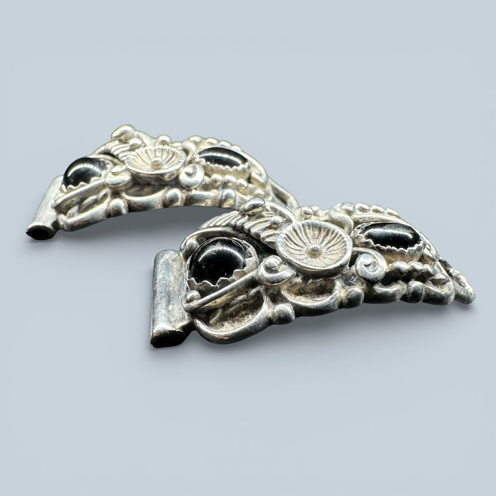 14g Pair of Native American STC Sterling Silver & Onyx Ladies Watchband End Pieces: 14g Pair of Native American STC Sterling Silver & Onyx Ladies Watchband End Pieces:Brand/Model: Hallmark; "STC" - Skyway Trading Company. Native American; Navajo style.Manufacturer Location: Albuquerq