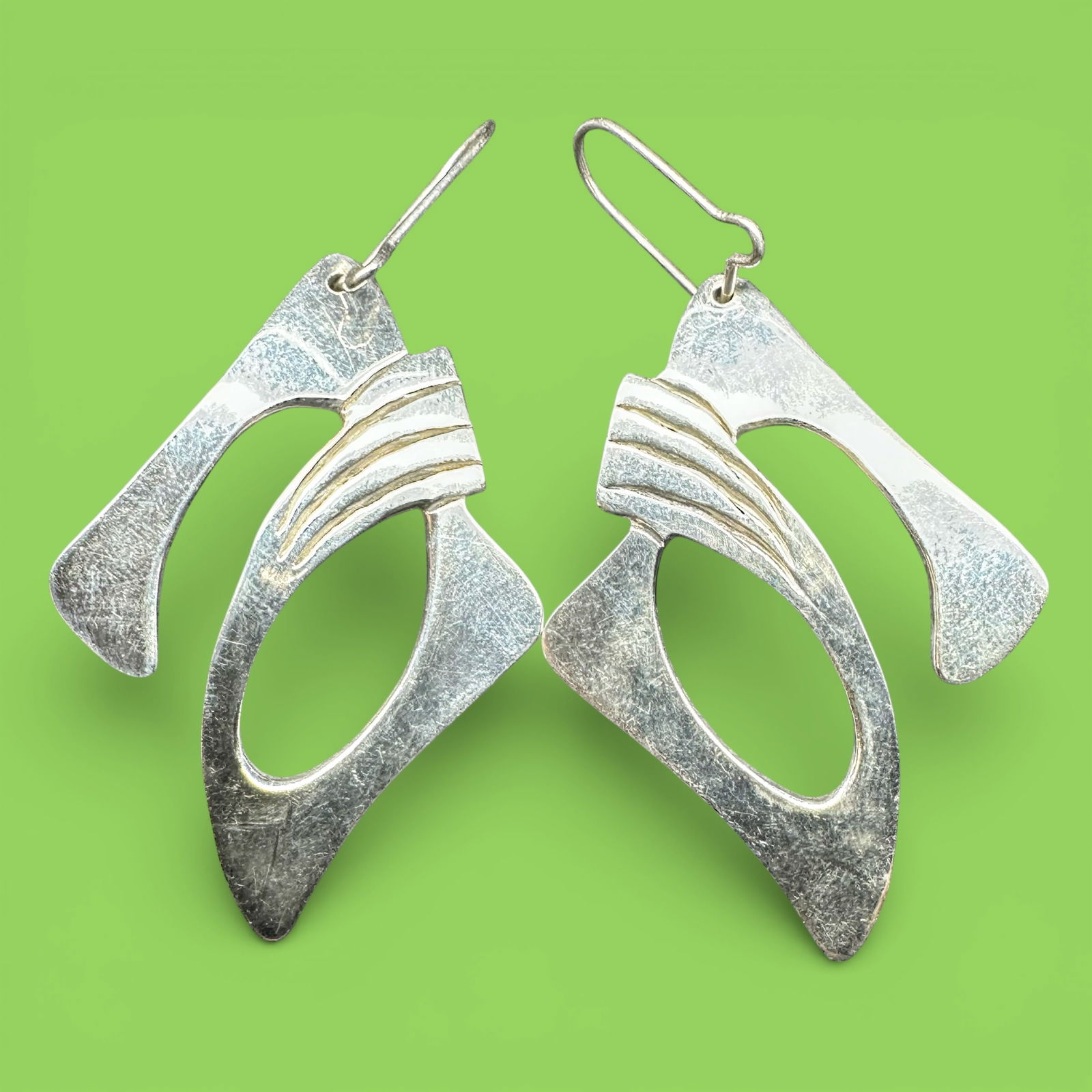 16g Vintage Taxco Mexico 925 Sterling Silver Dangle Earrings: 16g Vintage Taxco Mexico 925 Sterling Silver Dangle Earrings:Brand/Model: TH-82 Taxco Mexico.Manufacturer Location: Taxco, Mexico.Year Produced: Late 20th century.Condition: Good vintage condition wit