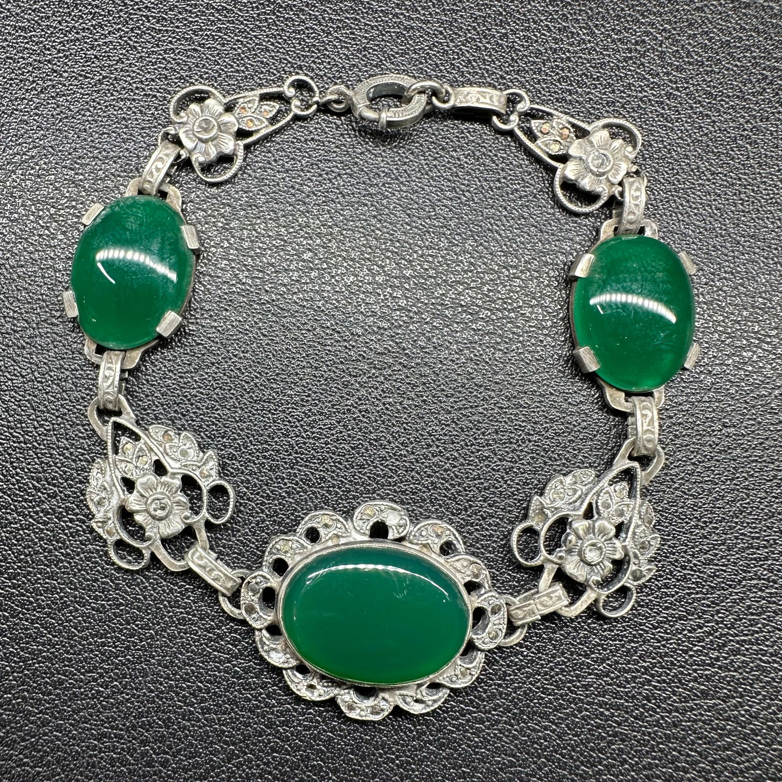 6.5"/14g Vintage Art Deco 925 Sterling Silver Marcasite Link Bracelet: 6.5"/14g Vintage 925 Sterling Silver Marcasite & Green Stone Link Bracelet: Brand/Model: Unknown brand.Manufacturer Location: Not marked.Year Produced: Unknown.Condition: Good vintage condition with s