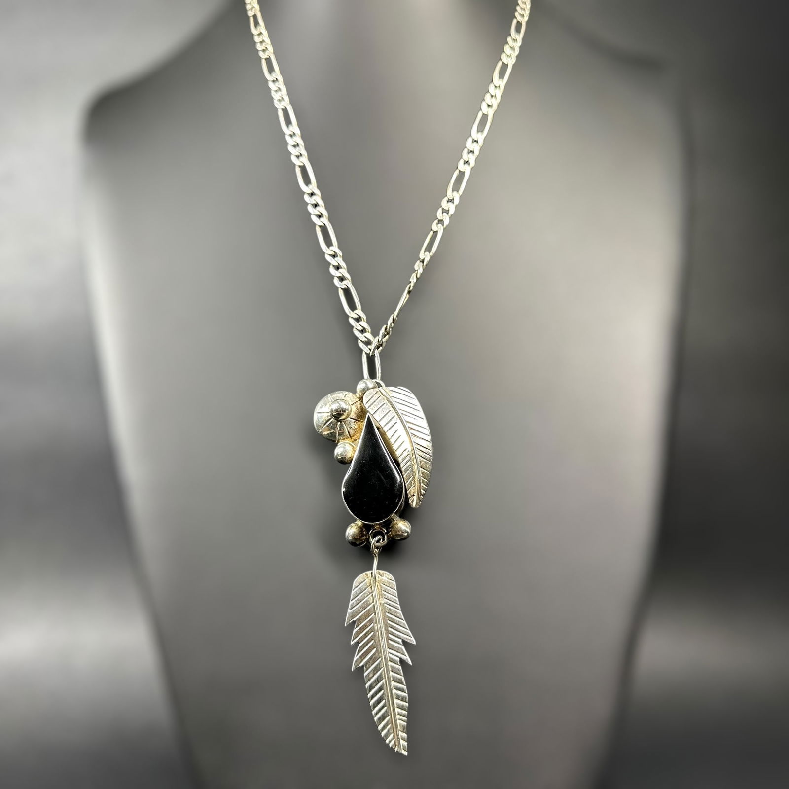 20”/36g Vintage Taxco Mexico 925 Sterling Silver & Onyx Pendant/Brooch Necklace: 20”/36g Vintage Taxco Mexico 925 Sterling Silver & Onyx Pendant/Brooch Necklace:Brand/Model: No hallmark. Manufacturer Location: Marked; "TR-intelligible." Taxco, Mexico.Year Produced: Unknown.c