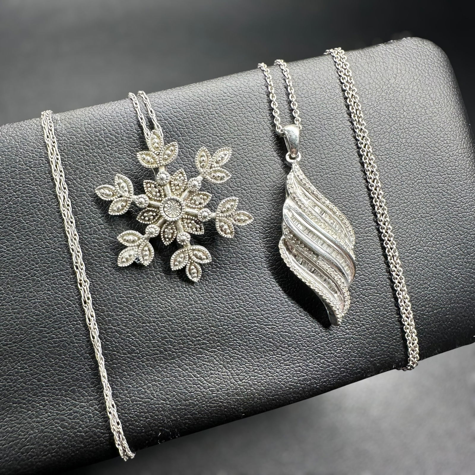 18"/20"/8g 18"/20"/8g 925 Sterling Silver Marcasite Pendant Lot - 2 Pc: 18"/20"/8g 925 Sterling Silver Marcasite Pendant Lot - 2 Pc:Brand/Model: Unmarked.Manufacturer Location: Not marked.Year Produced: Unknown.Condition: Good vintage condition with light surface wear and