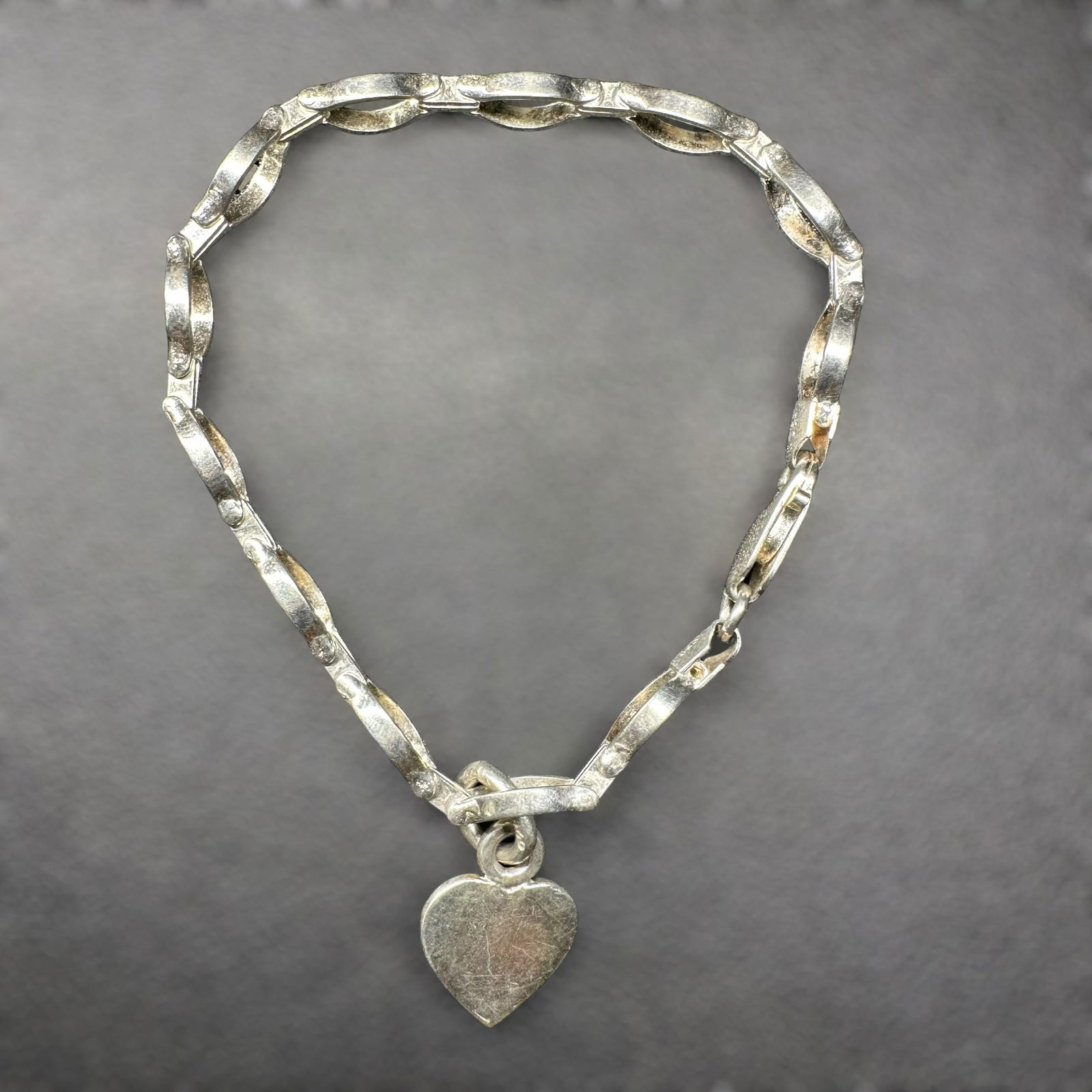6.75”/10g Italian 925 Sterling Silver Heart Bracelet: 6.75”/10g Italian 925 Sterling Silver Heart Bracelet:Brand/Model: Unknown.Manufacturer Location: Italy (marked).Year Produced: Unknown.Condition: Good pre-owned condition with surface wear, scra