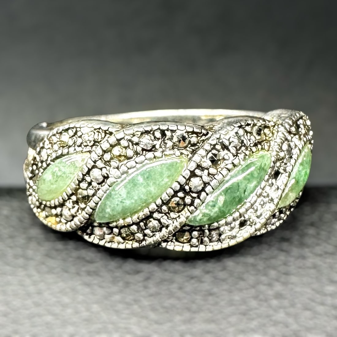 Sz8/4g Vintage 925 Sterling Silver Jade Nephrite Marcasite Ring (1 of 9)