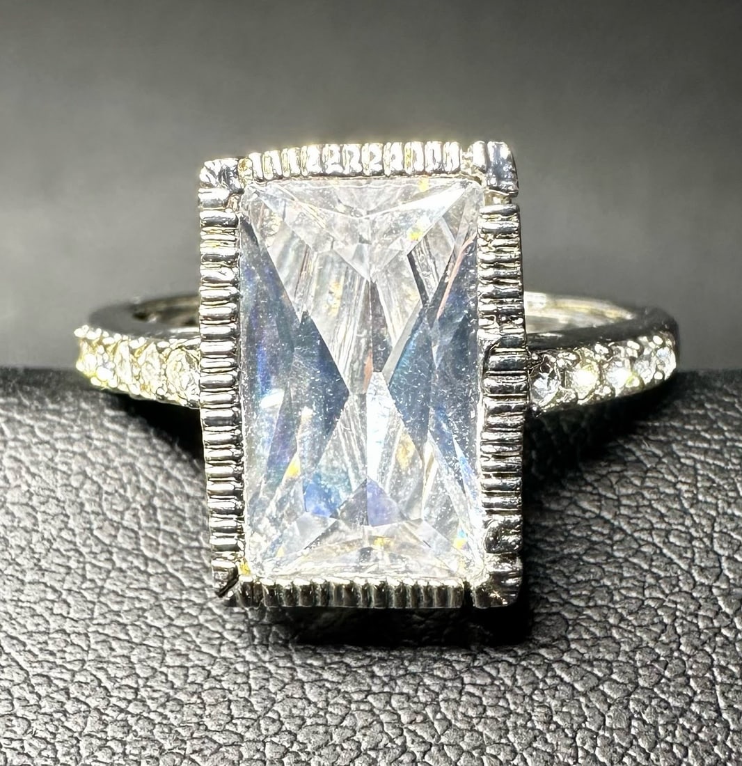 Sz10.5/6g 925 Sterling Silver Faceted CZ Ring: Sz10.5/6g 925 Sterling Silver Faceted CZ Ring:Brand/Model: Unknown.Manufacturer Location: Not marked.Year Produced: Unknown.Condition: Good overall condition with light surface wear and minor scratche