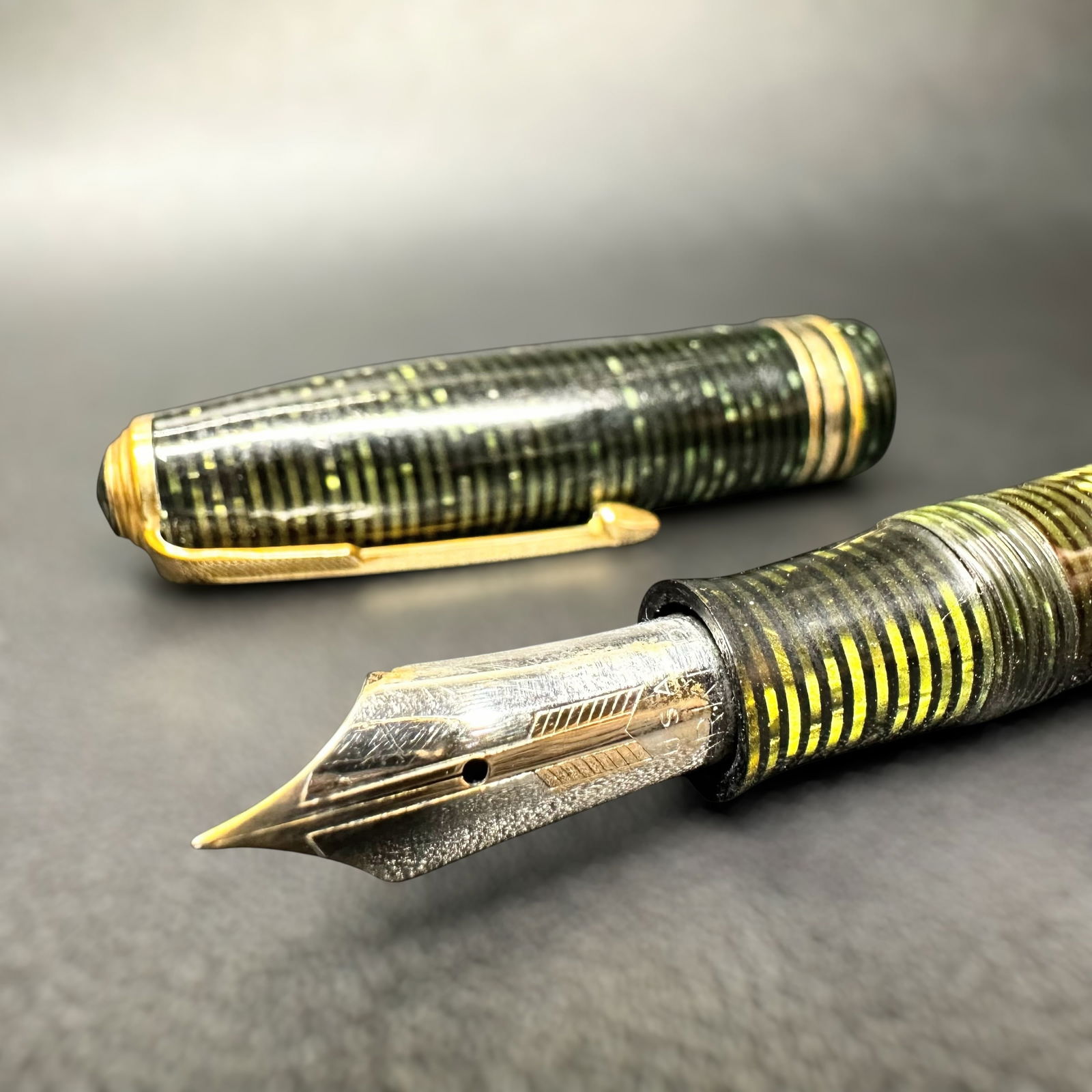 17g 1933 Antique Parker Vacumatic Major Fountain Pen 14K Nib Oversized Minimal Flex Double-jeweled: 17g 1933 Antique Parker Vacumatic Major Fountain Pen 14K Nib Oversized Minimal Flex Double-jeweled - Unrestored:Brand/Model: Parker Vacumatic Oversized Double-Jeweled Fountain Pen.Manufacturer Locatio