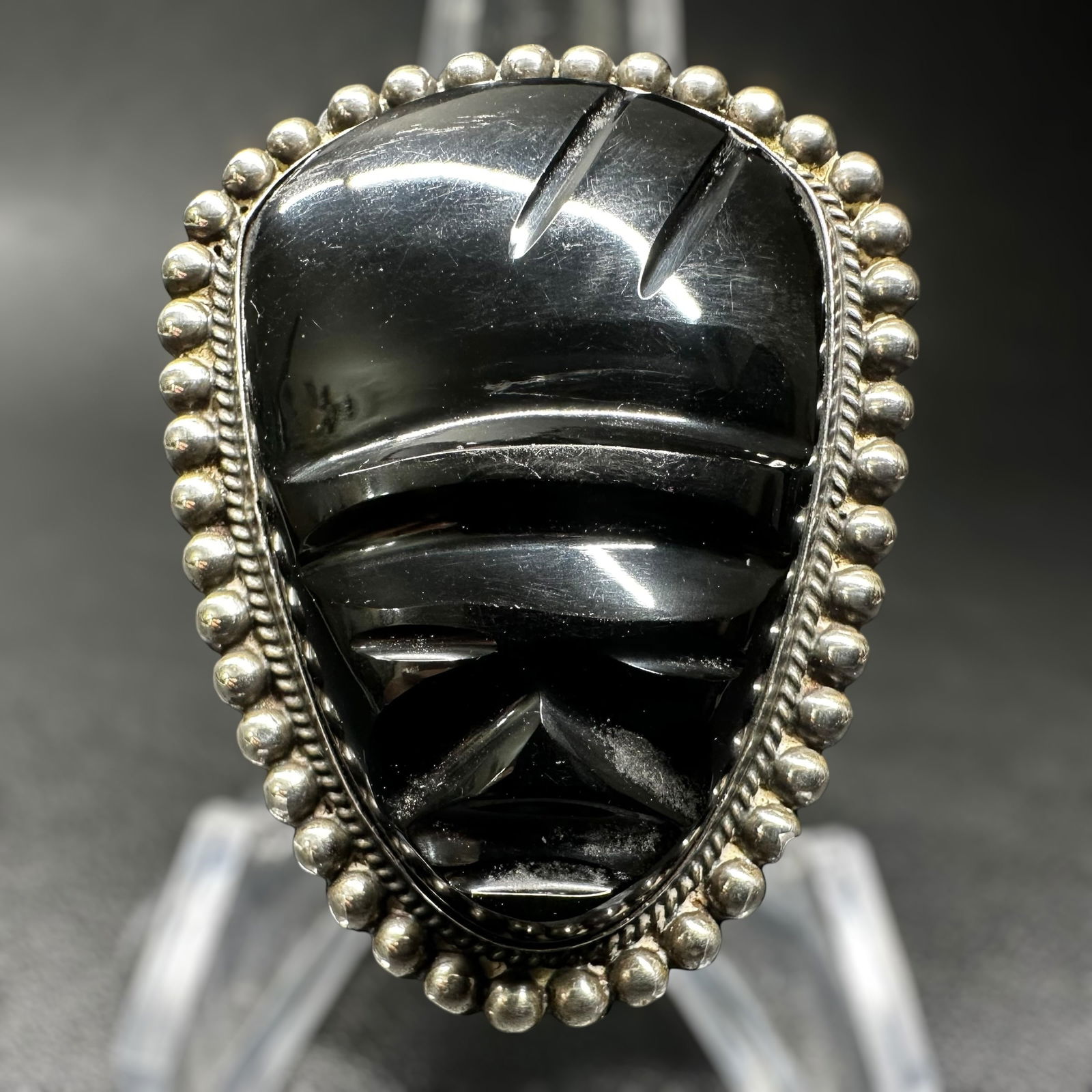27g Vintage Mexican 925 Sterling Silver Carved Onyx Aztec Mask Brooch: 27g Vintage Mexican 925 Sterling Silver Carved Onyx Aztec Mask Brooch:Brand/Model: No hallmark.Manufacturer Location: Mexico.Year Produced: Unknown.Condition: Overall good vintage condition with surfa