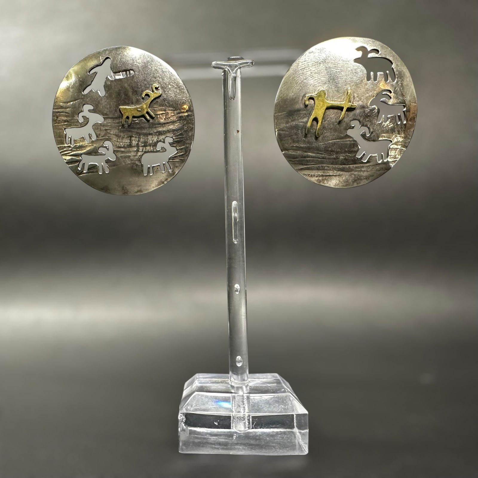 14g Native American 925 Sterling Silver Brass Overlay Storyteller Earrings: 14g Native American 925 Sterling Silver Brass Overlay Storyteller Earrings:Brand/Model: Unknown. No hallmark. Native American. Manufacturer Location: Not marked.Year Produced: Unknown.Condition: Overa