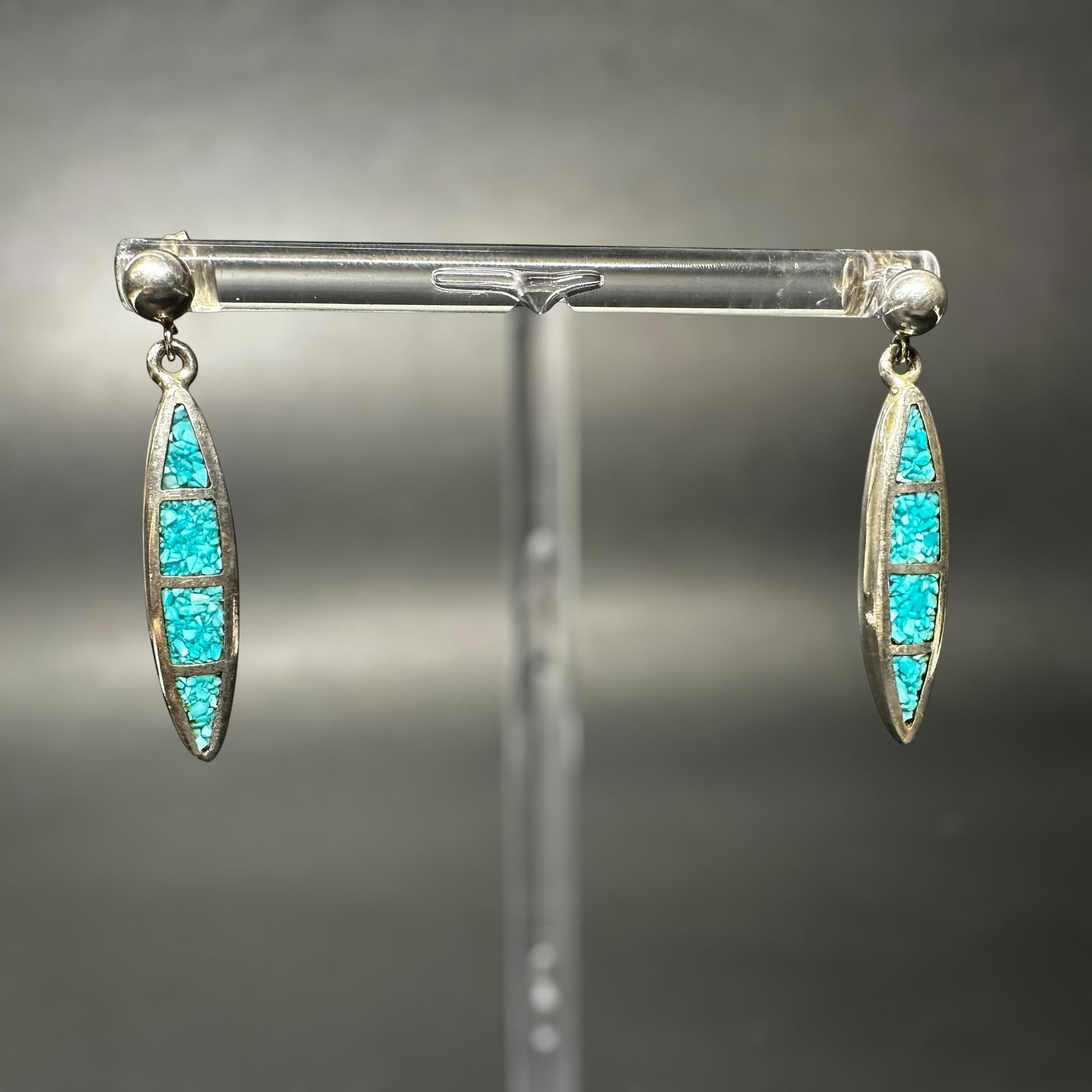 7g Native American Sterling Silver Turquoise Chip Inlay Earrings (1 of 9)