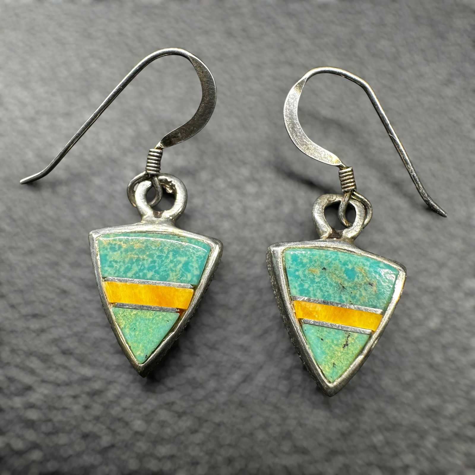 3g Native American Sterling Silver Turquoise Inlay Earrings: 3g Native American Sterling Silver Turquoise Inlay Earrings:Brand/Model: Hallmarked; pictograph unidentified.Manufacturer Location: Not marked.Year Produced: Unknown.Condition: Overall good condition