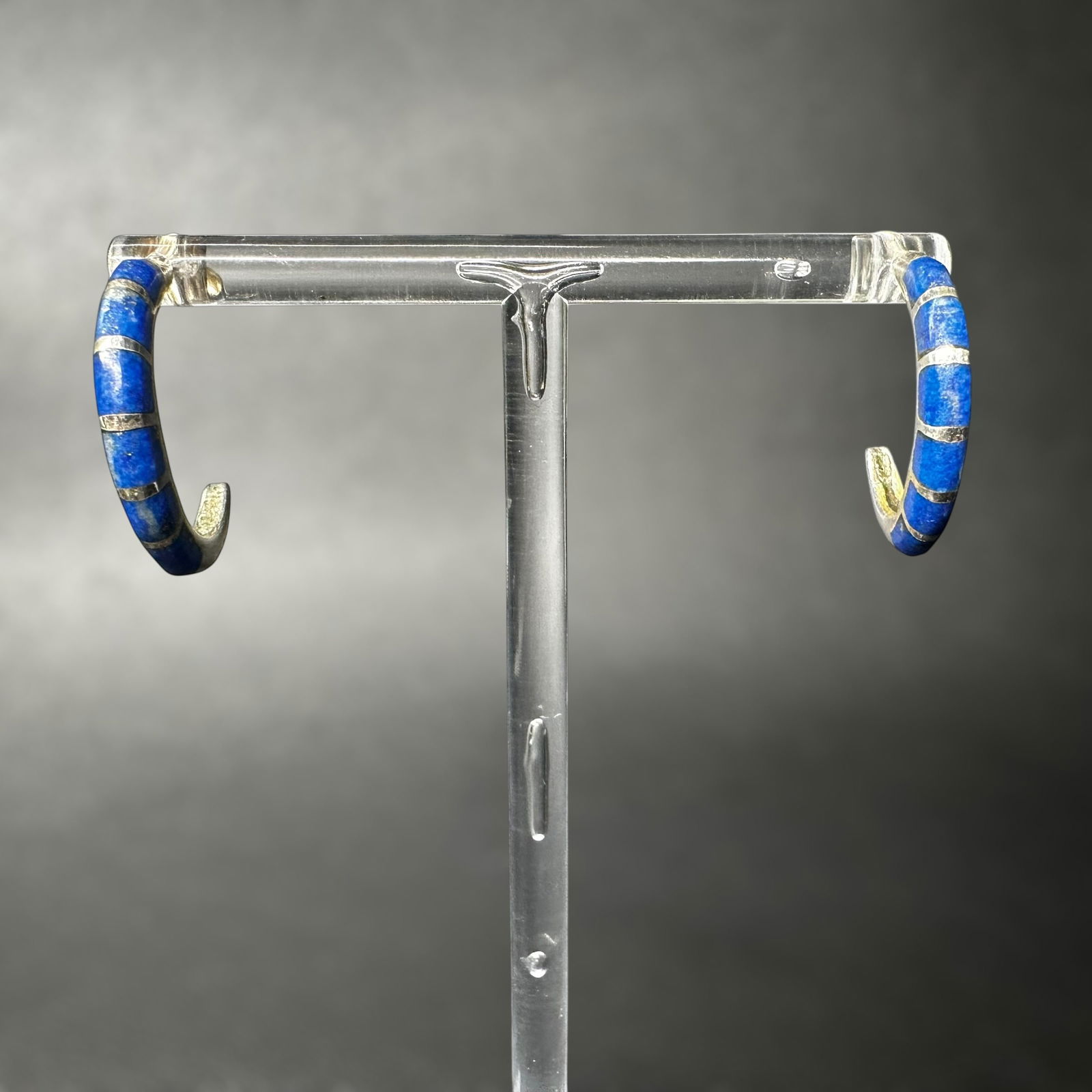 5g Native American 925 Sterling Silver Lapis Lazuli Inlay Hoop Earrings: 5g Native American 925 Sterling Silver Lapis Lazuli Inlay Hoop Earrings:Brand/Model: Unintelligible hallmark.Manufacturer Location: Not marked.Year Produced: Unknown.Condition: Overall good condition