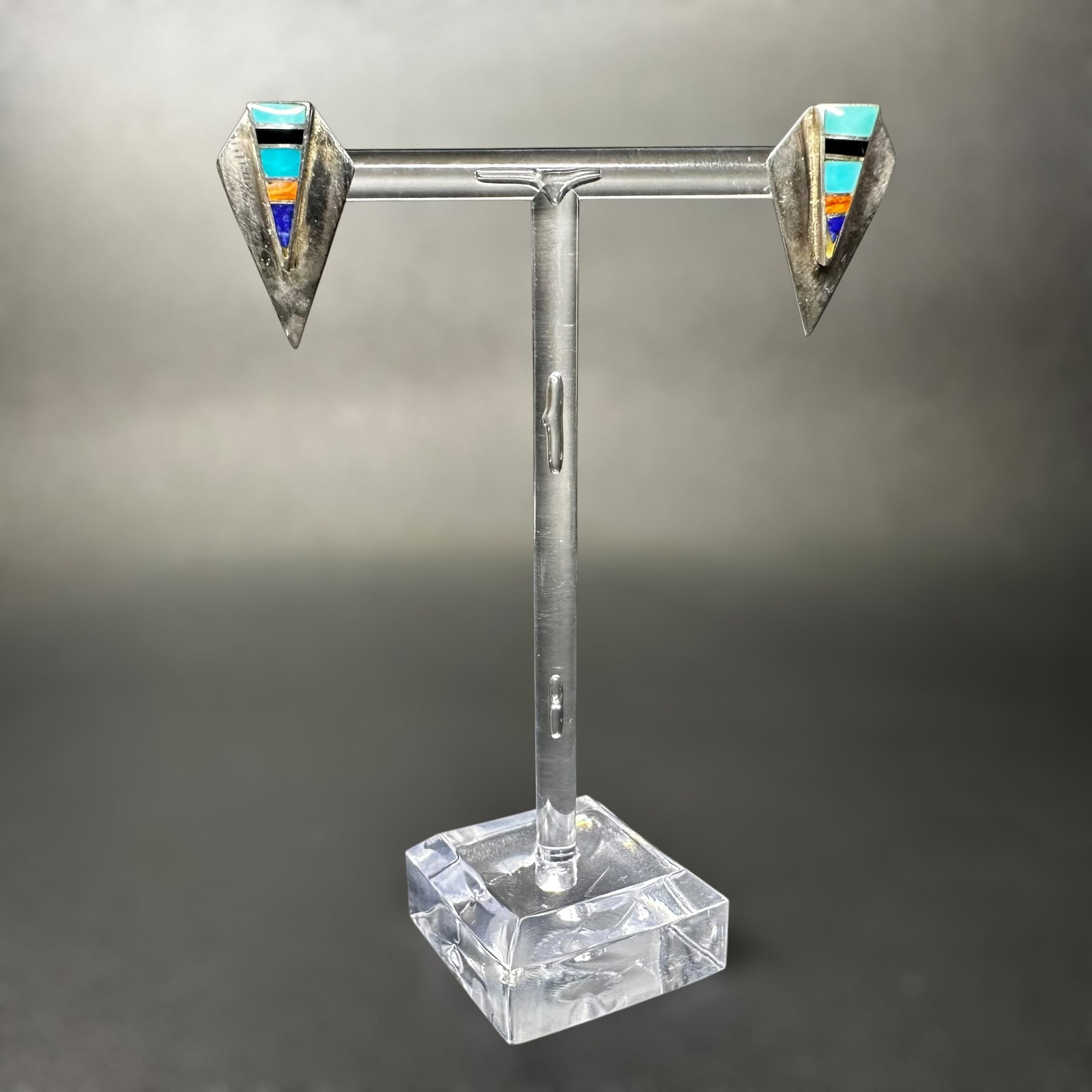 4g Native American 925 Sterling Silver Multi-Stone Inlay Earrings: 4g 925 Sterling Silver Multi-Stone Inlay Earrings:Brand/Model: Marked “Sterling.”Manufacturer Location: Not marked.Year Produced: Unknown.Condition: Good overall condition with light surface w