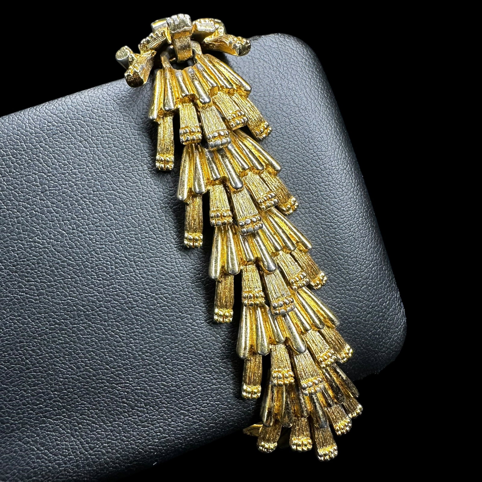 6.5"/52g Vintage Monet Gold Tone Tassel Link Bracelet (1 of 10)
