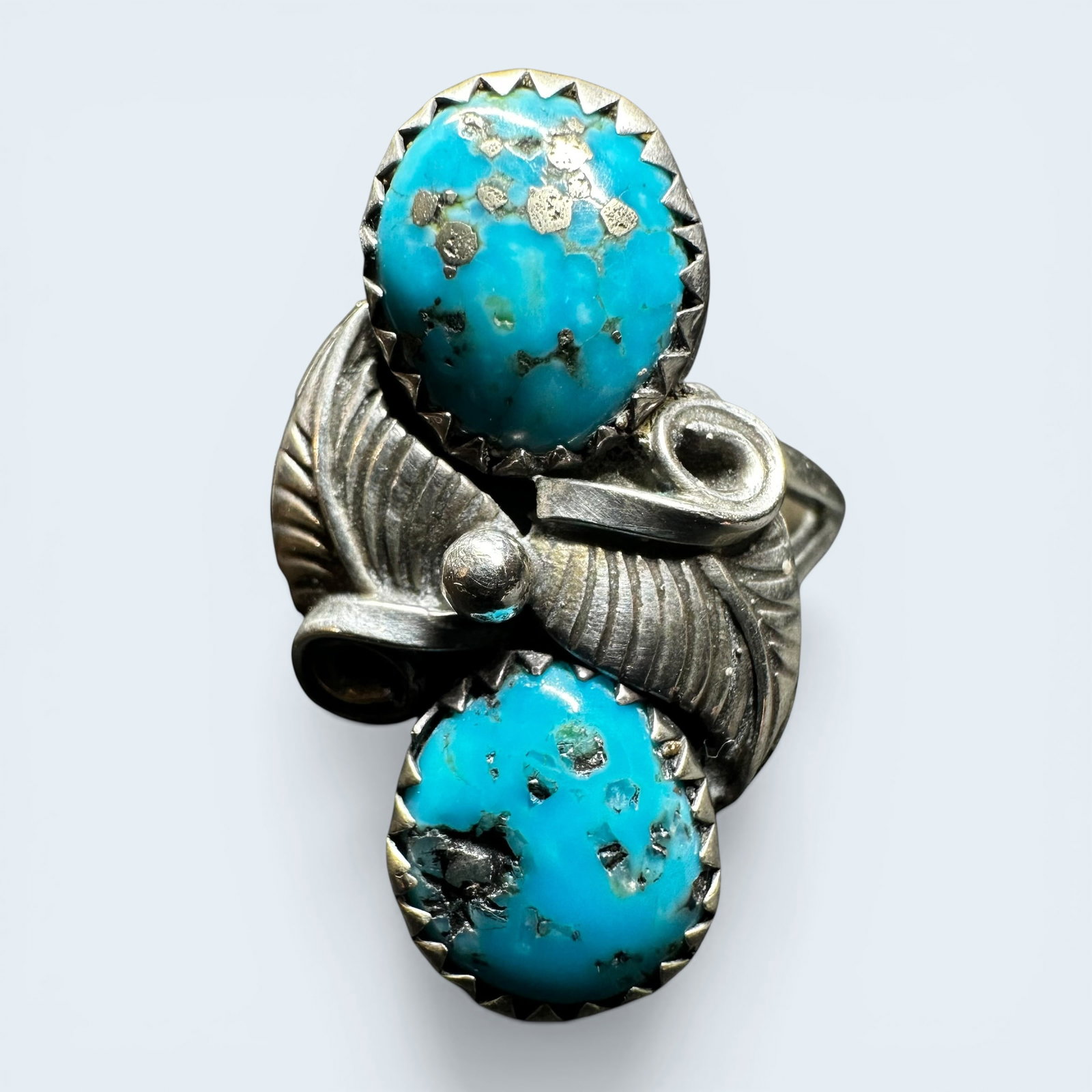 Sz8/5g Sz8/5g Native American Sterling Silver Kingman Turquoise Ring: Sz8/5g Sz8/5g Native American Sterling Silver Kingman Turquoise Ring:Brand/Model: No hallmark.Manufacturer Location: Not marked.Year Produced: Unknown.Condition: Good condition with surface wear, ligh