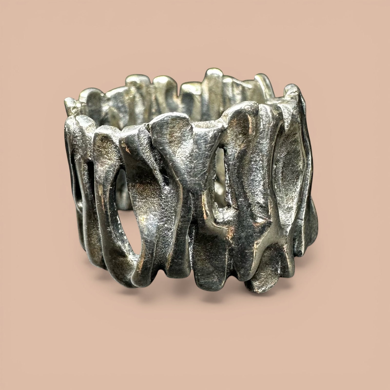 Sz6/8g Sterling Silver Brutalist Wide Band Ring: Sz6/8g Sterling Silver Brutalist Wide Band Ring:Brand/Model: No hallmark.Manufacturer Location: Not marked.Year Produced: Unknown.Condition: Good condition with surface wear, light tarnish, and minor
