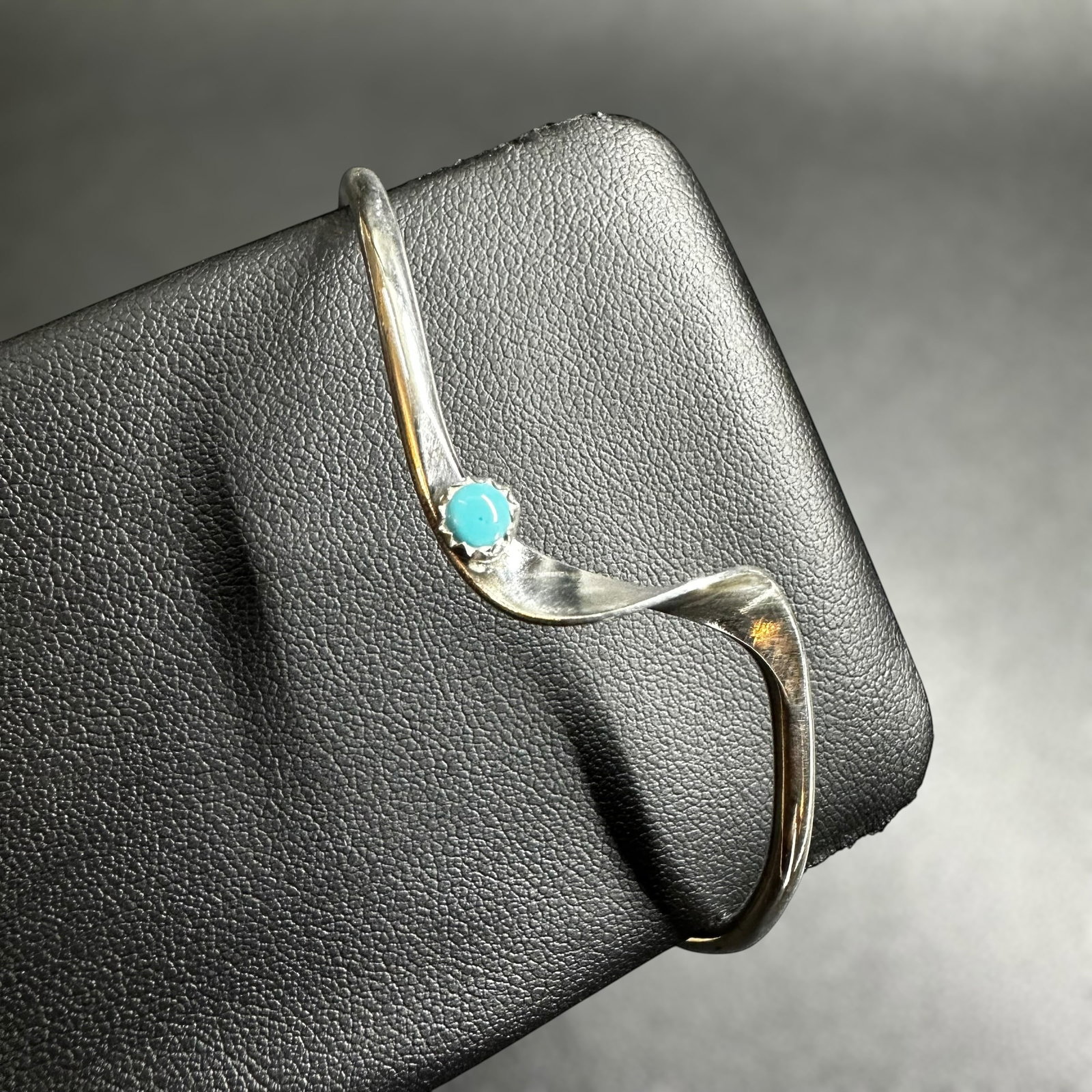 Sz6/7g Sterling Silver Sleeping Beauty Turquoise Cuff: Sz6/7g Sterling Silver Sleeping Beauty Turquoise Cuff:Brand/Model: Unknown; no hallmark.Manufacturer Location: Not marked.Year Produced: Unknown.Condition: Good condition with light surface wear, mino