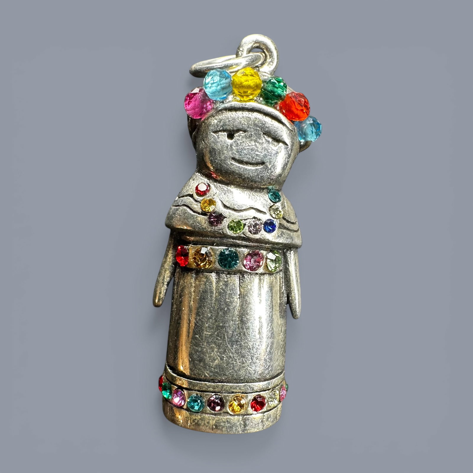 9g Mexican Sterling Silver Figural Charm Pendant: 9g Mexican Sterling Silver Figural Charm Pendant:Brand/Model: No hallmark.Manufacturer Location: Not marked.Year Produced: Unknown.Condition: Good condition with surface wear, scratches, and patina co