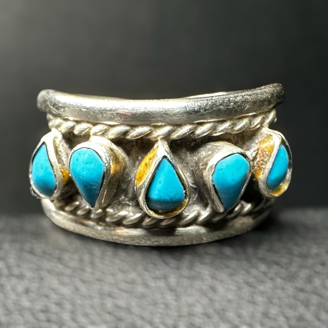 Sz5.5/3g Taxco Mexico 925 Sterling Silver Petit Point Kingman Turquoise Ring: Sz5.5/3g Taxco Mexico 925 Sterling Silver Petit Point Kingman Turquoise Ring:Brand/Model: Taxco Mexico 925 Sterling Silver.Manufacturer Location: Taxco, Mexico.Year Produced: Unknown.Condition: Good v