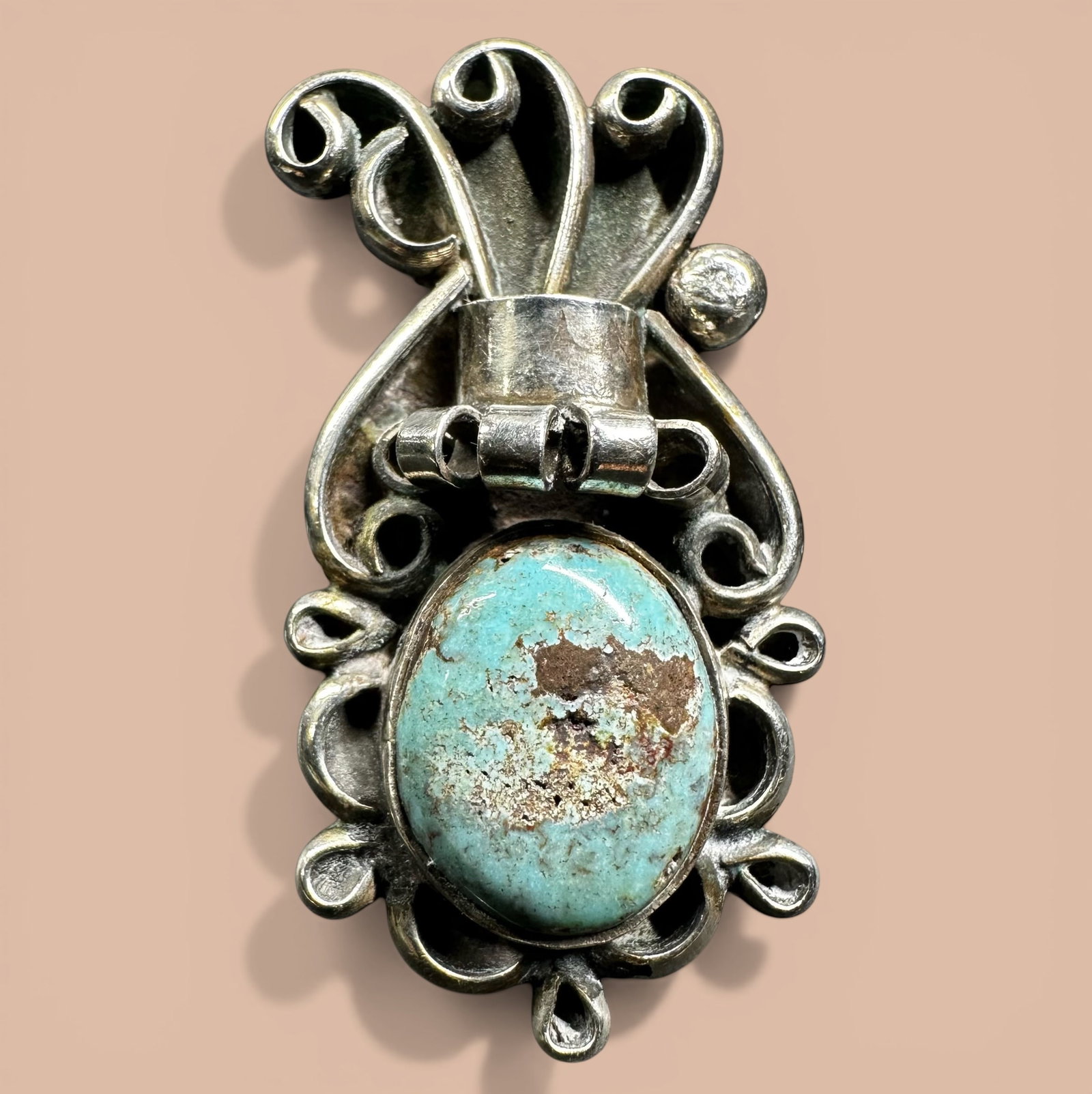 Sz5.5/10g Vintage Native American Sterling Silver& Royston Turquoise Ring: Sz5.5/10g Vintage Native American Sterling Silver Royston Turquoise RingBrand/Model: No hallmark.Manufacturer Location: Unknown.Year Produced: Unknown.Condition: Good vintage condition with surface we