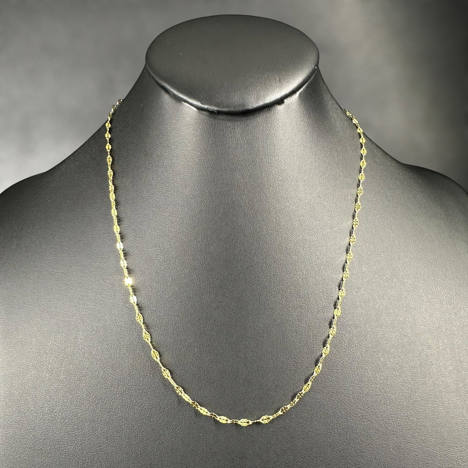 17"/-1g Italy Gold Tone 925 Sterling Silver Chain Necklace: 17"/-1/0g Gold Tone 925 Sterling Silver Chain Necklace:Brand/Model: YGI.Manufacturer Location: Italy.Year Produced: Unknown.Condition: Good condition with light surface wear consistent with age and us