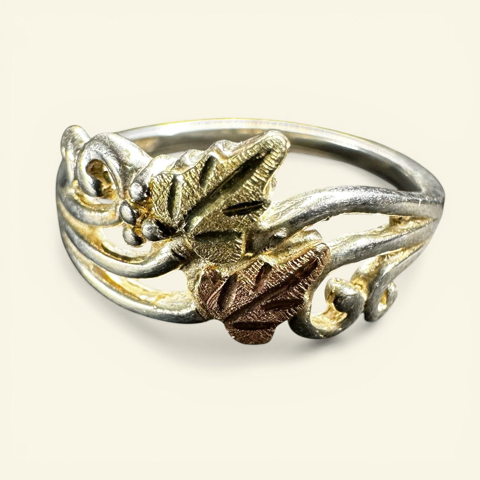 Sz4/-1g "Black Hills 12k Gold & Sterling Silver Hand Etched Leaf Ring (1 of 7)