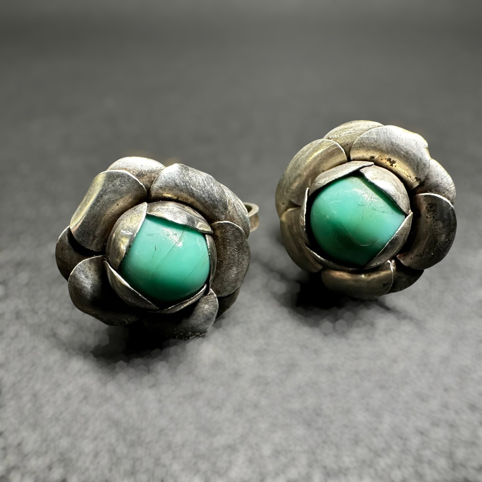 5g Taxco Mexico 925 Sterling Silver Sleeping Beauty Turquoise Flower Screw Back Earrings: 5g Taxco Mexico 925 Sterling Silver Sleeping Beauty Turquoise Flower Screw Back Earrings:Brand/Model: Unknown.Manufacturer Location: Marked, "MEXICO." Taxco, Mexico.Year Produced: Unknown.Condition: G