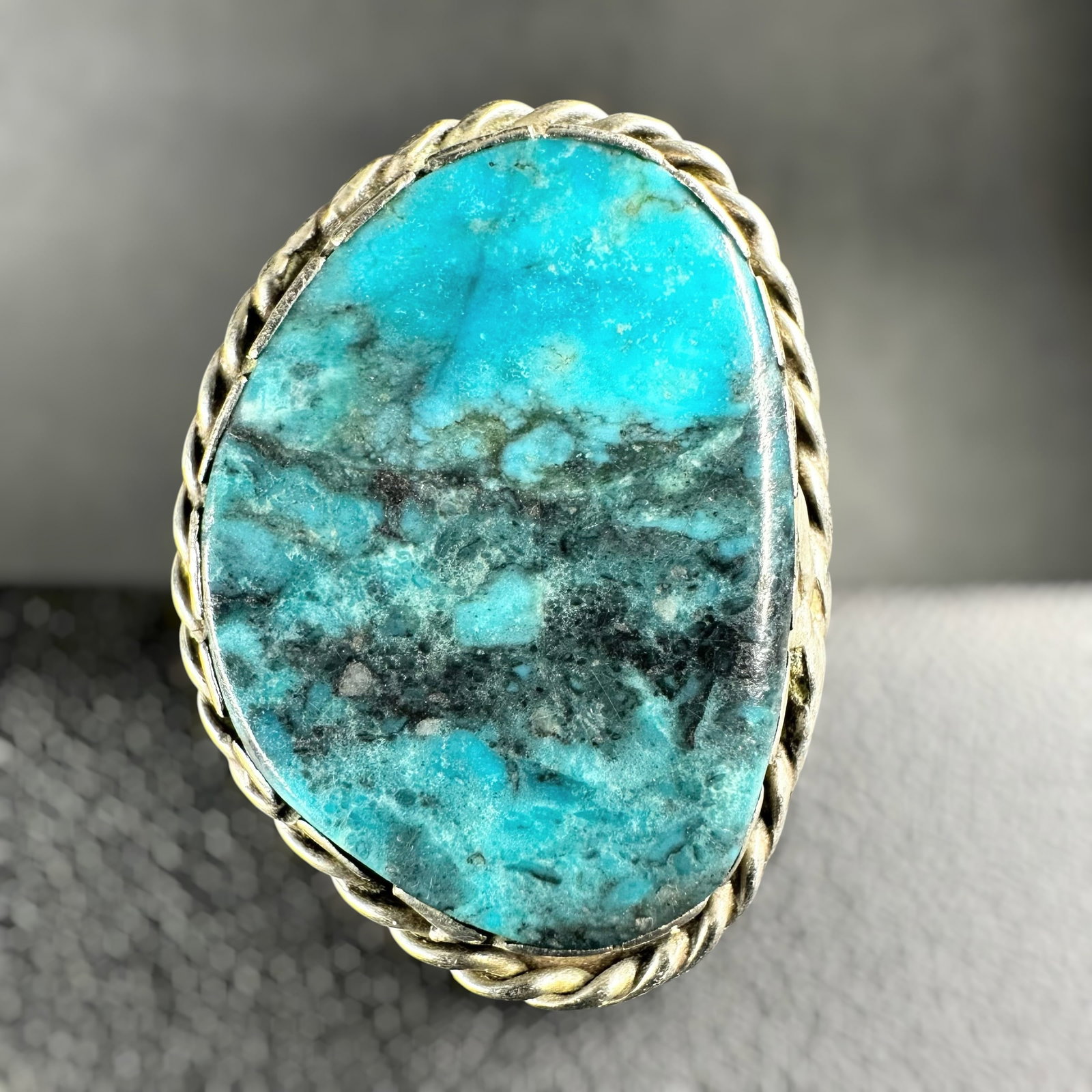 Sz6.5/8g Native American Sterling Silver Crow Springs Turquoise Ring: Sz6.5/8g Native American Sterling Silver Crow Springs Turquoise Ring:Brand/Model: No hallmark.Manufacturer Location: Not marked.Year Produced: Unknown.Condition: Good vintage condition with surface we