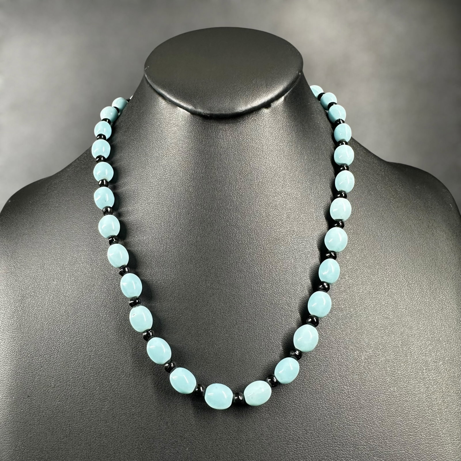 17”/31g Vintage Sterling Silver & Light Blue Glass Beaded Necklace: 17”/31g Vintage Sterling Silver & Light Blue Glass Beaded Necklace:B7and/Model: No hallmark.Manufacturer Location: Not marked.Year Produced: Unknown.Condition: Good condition with light surface