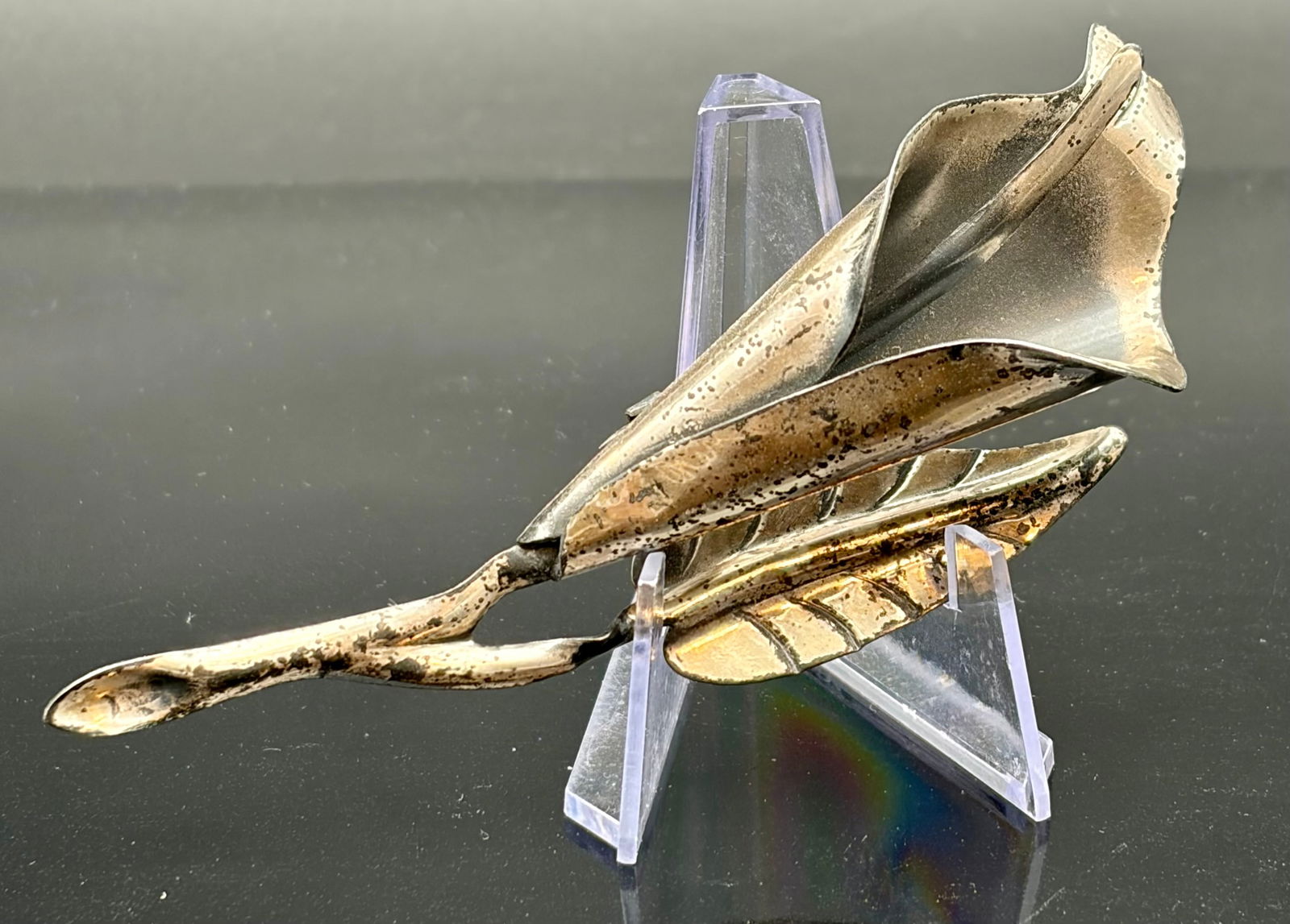 Vintage Zuni-Style Brooch – Sterling Silver Inlay with Mother-of-Pearl, Coral &: Striking vintage brooch crafted in sterling silver with traditional Southwestern inlay work. The wings feature luminous mother-of-pearl panels accented with turquoise and coral stripes, while the body