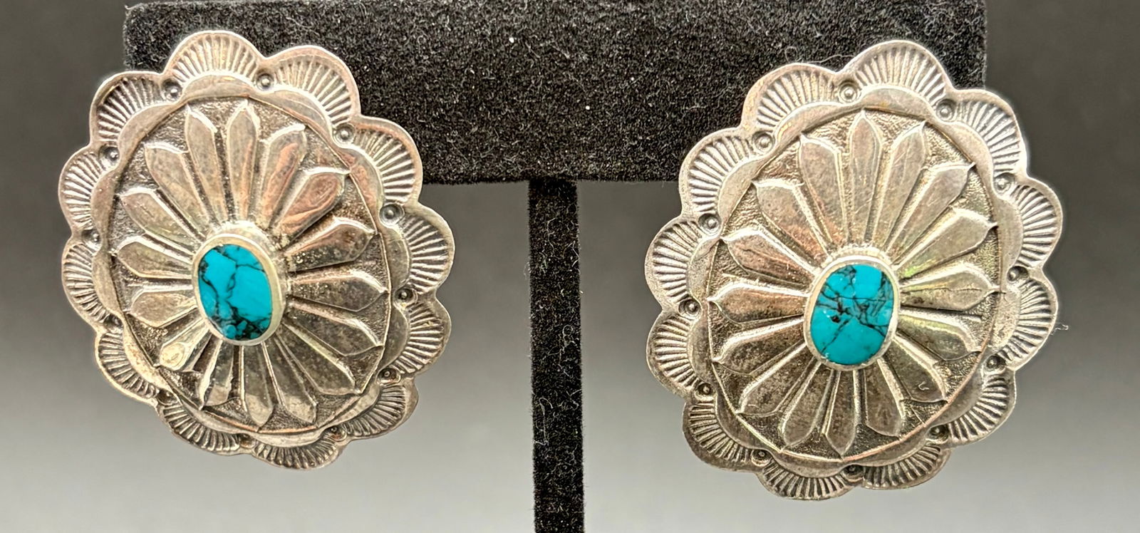 Vintage Sterling Silver Turquoise Concho Earrings – Southwestern Floral Studs (1 of 6)