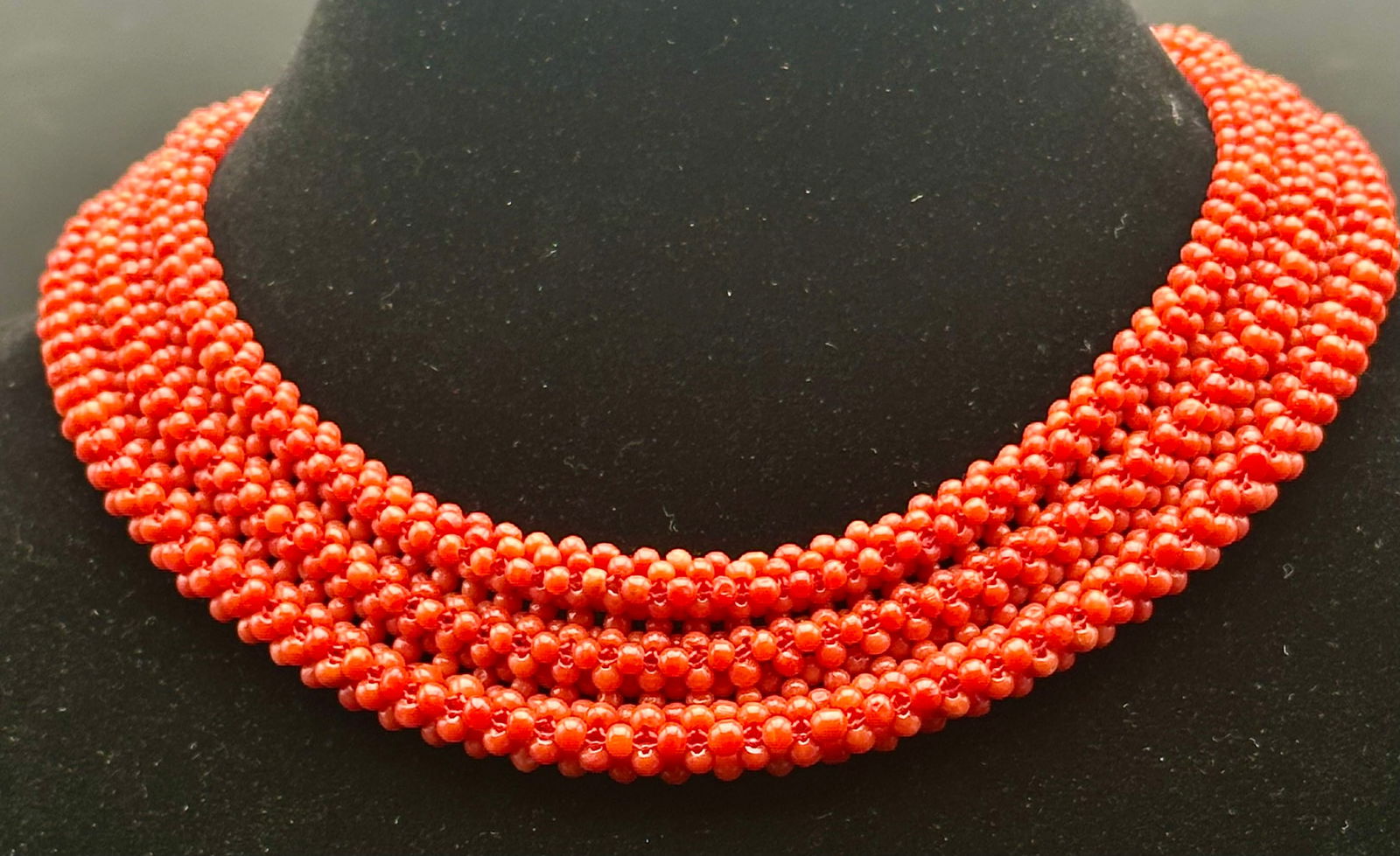 Vintage Red Coral Bead Multi-Strand Necklace – 90g: Vintage multi-strand necklace composed of tightly woven red coral beads, forming a bold collar-style design. Finished with an ornate box clasp accented by a matching red cabochon and decorative bead d