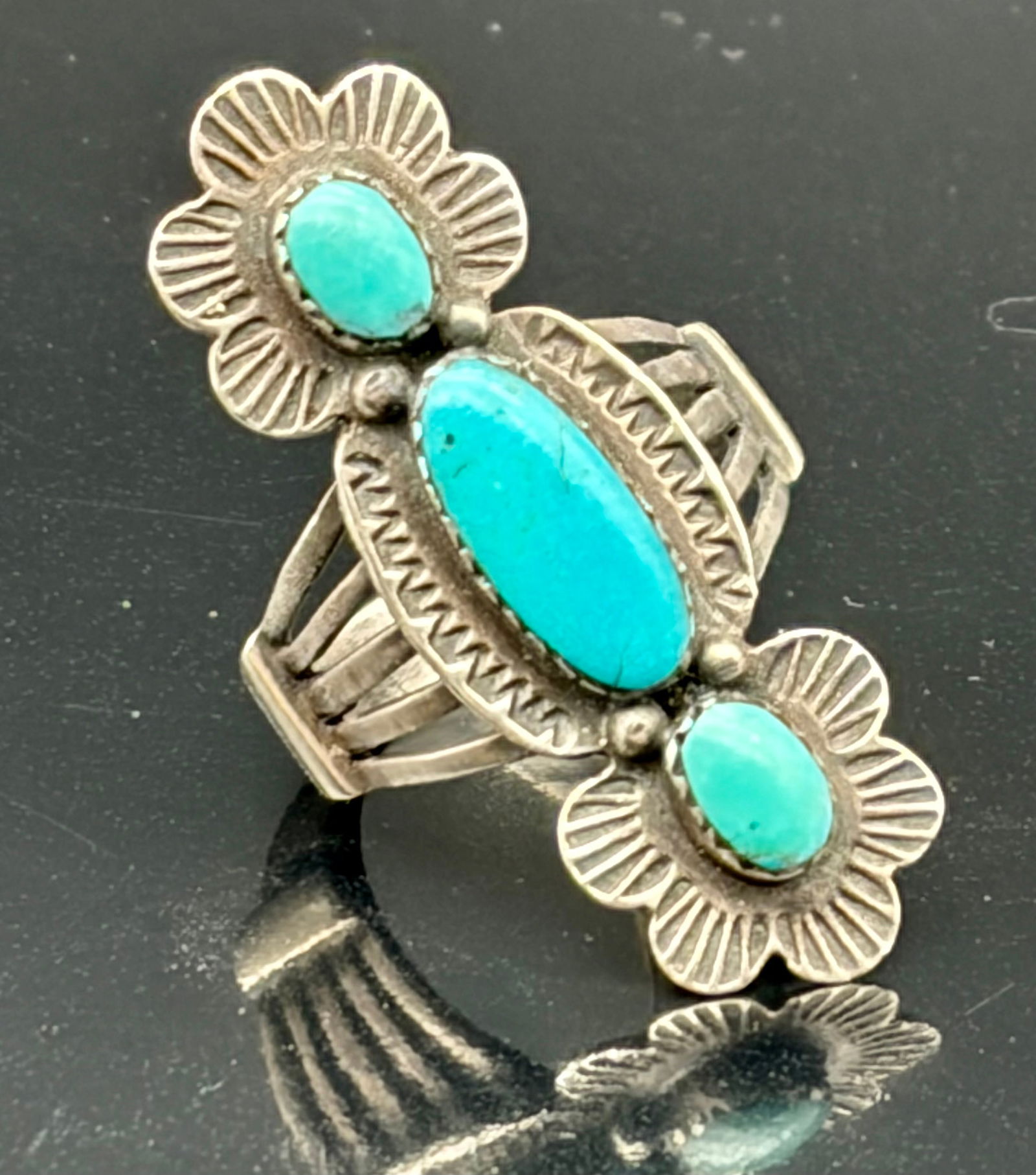 Vintage Southwestern Sterling Silver Three-Stone Turquoise Ring – Floral Cluster Design (1 of 5)