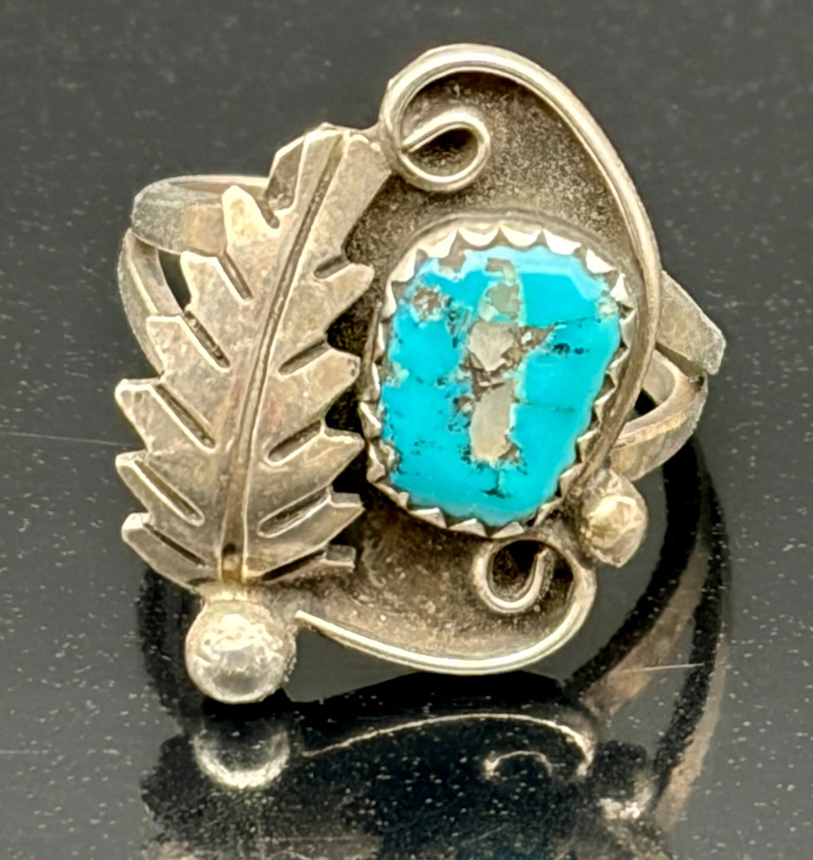 Vintage Southwestern Sterling Silver Turquoise Ring – Leaf & Scroll Motif Statement (1 of 5)