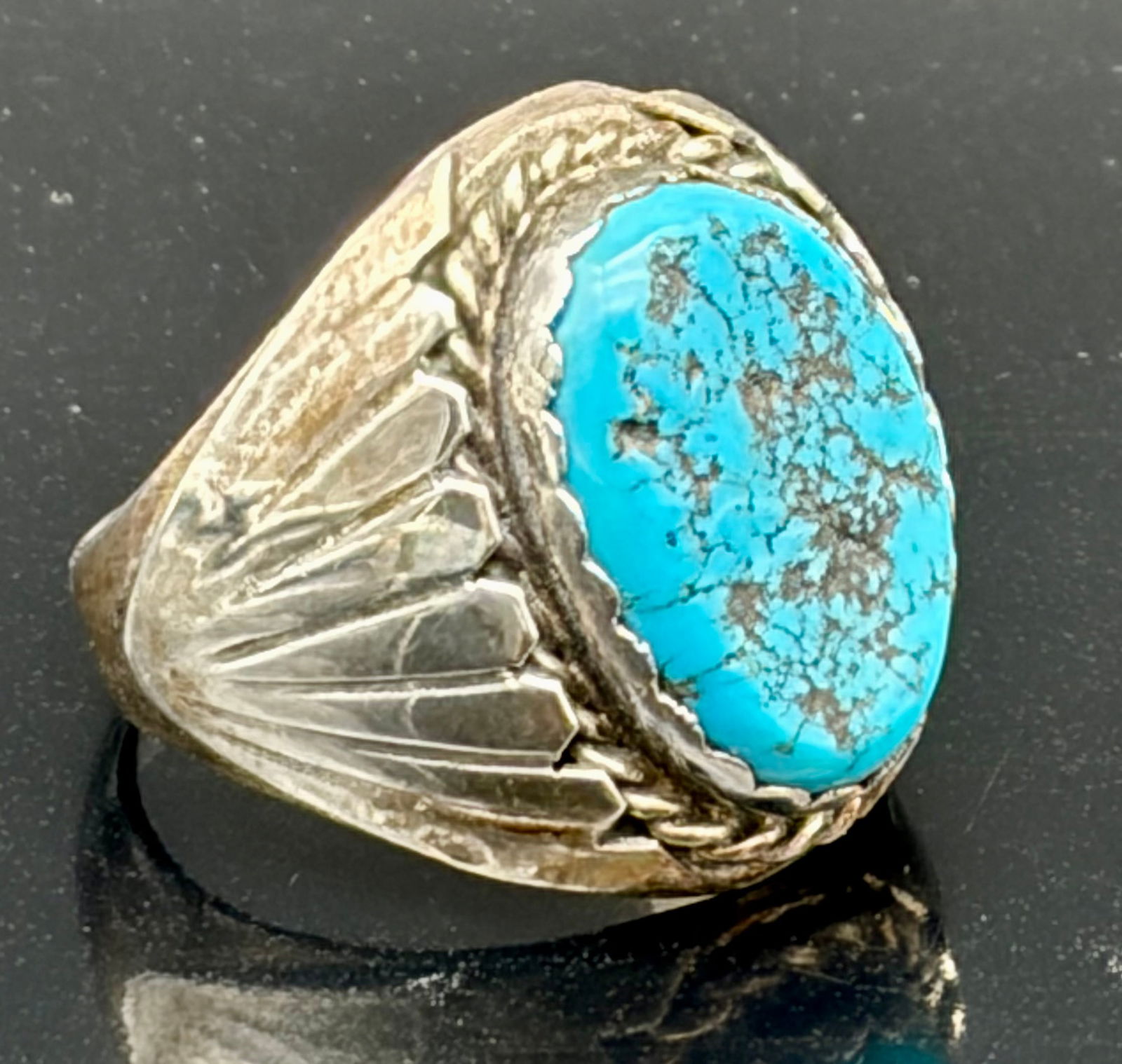 Vintage Southwestern Sterling Silver Turquoise Ring – Sculpted Shield Band with Rope Bezel (1 of 5)
