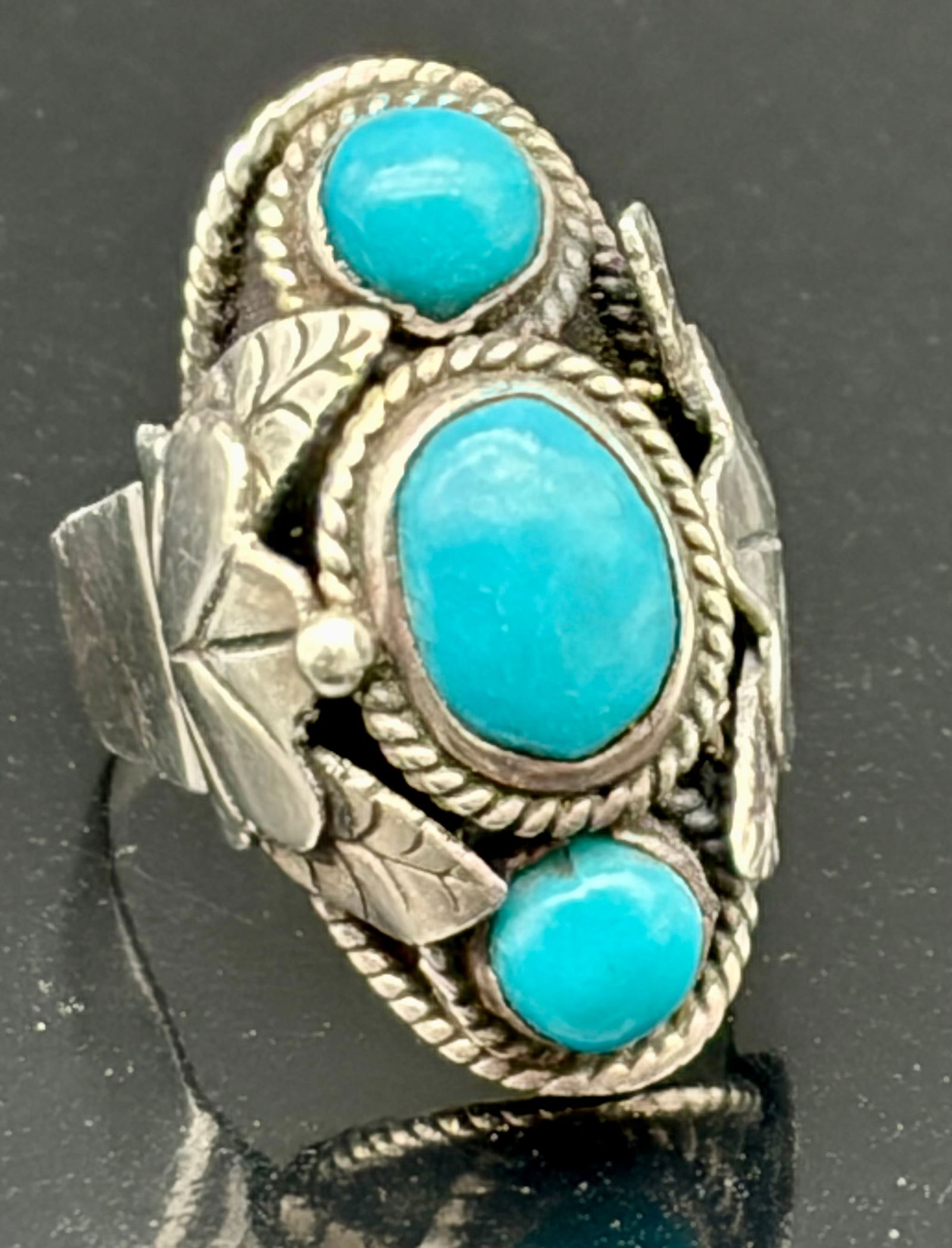 Vintage Southwestern Sterling Silver Three-Stone Turquoise Ring – Leaf & Rope Bezel Design (1 of 6)