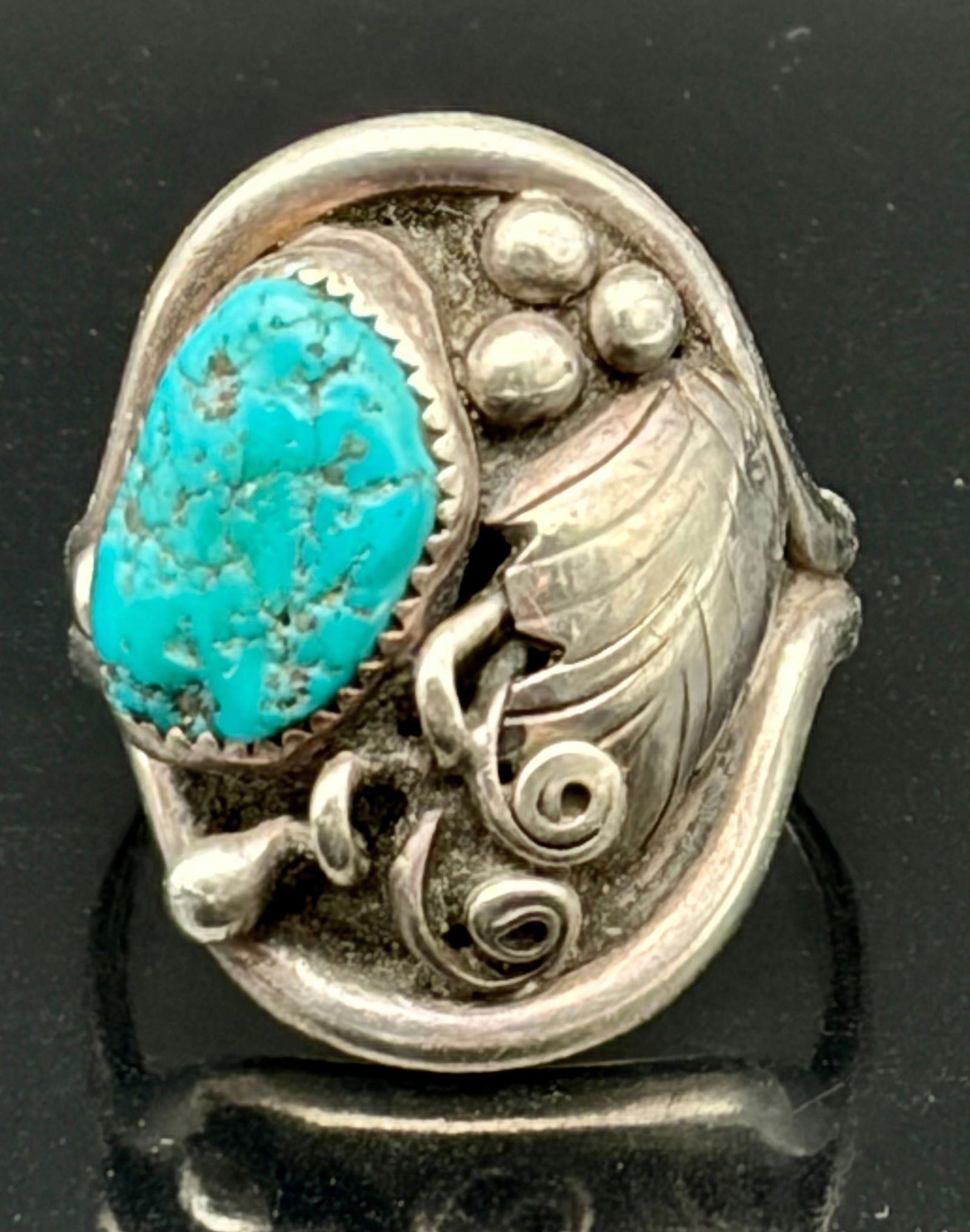 Vintage Southwestern Sterling Silver Turquoise Ring – Feather & Scroll Motif (1 of 6)
