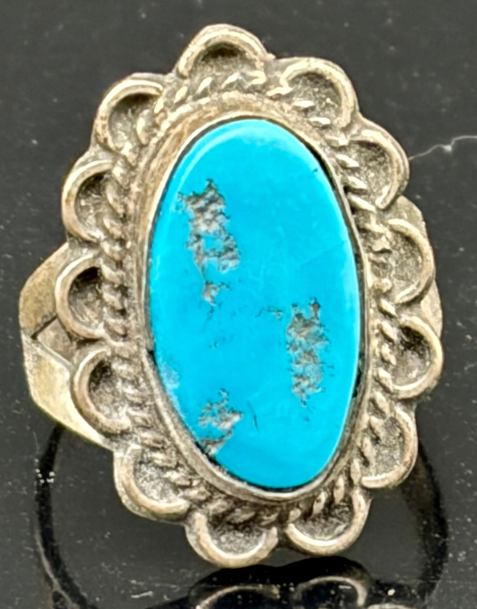 Vintage Sterling Silver Ring with Oval Turquoise Cabochon – Scalloped Bezel, Southwestern Style (1 of 5)