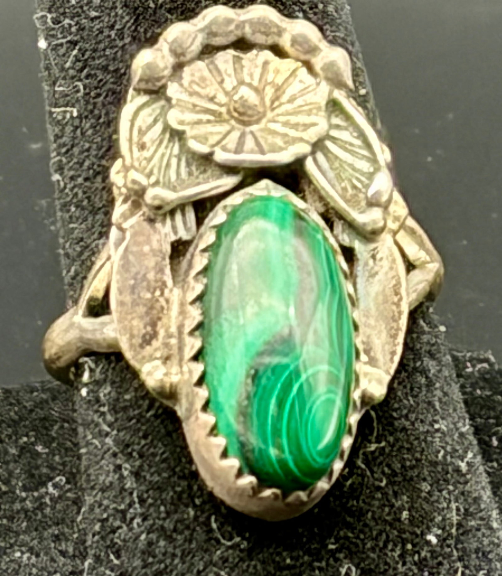 Vintage Sterling Silver Ring with Banded Malachite & Floral Motif (1 of 5)