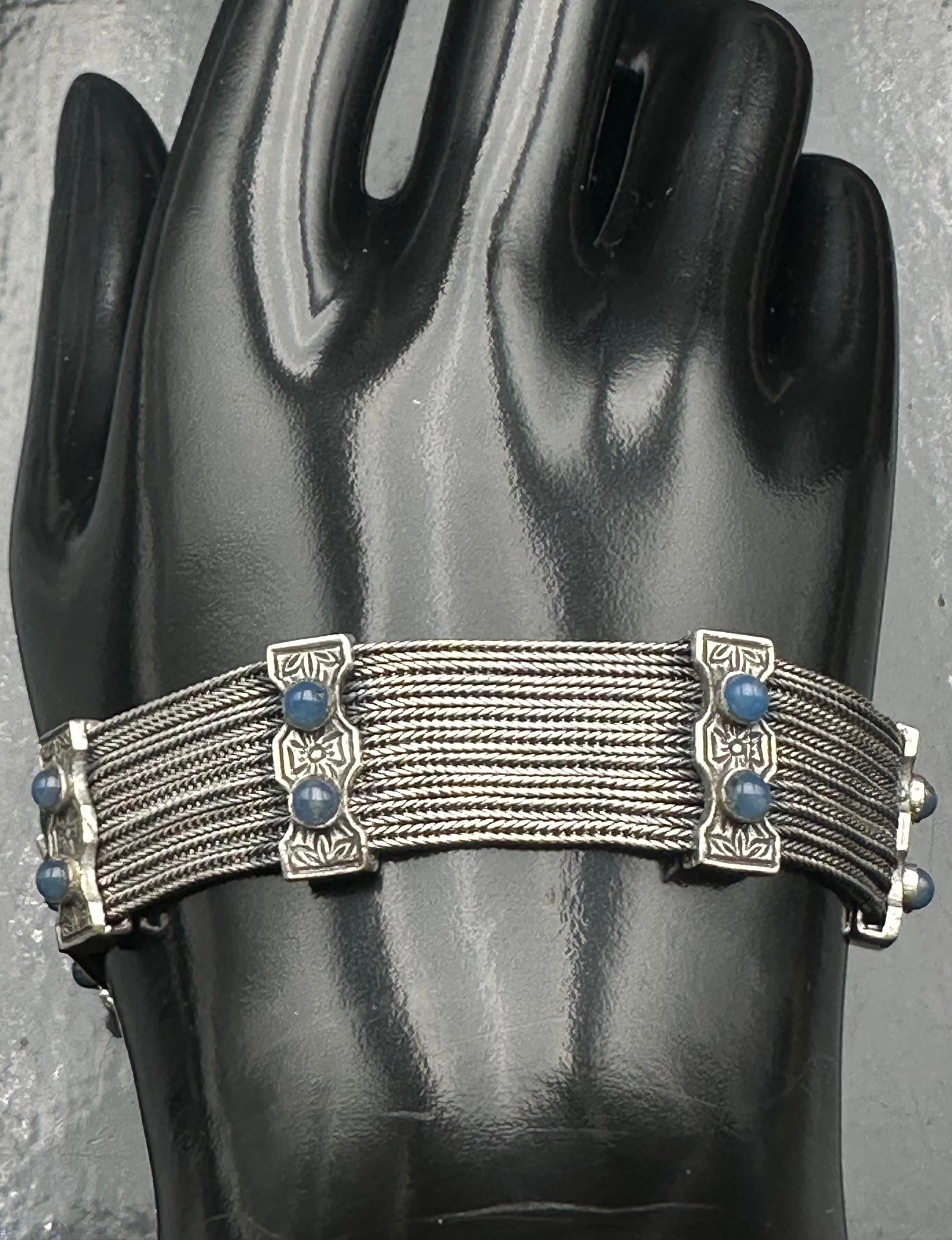 Vintage Sterling Silver Multi-Strand Cable Bracelet with Blue Cabochons – 40g: Vintage sterling silver bracelet featuring a wide multi-strand twisted cable design, accented with rectangular stations set with small blue cabochon stones (likely chalcedony or glass). Ornate engrave
