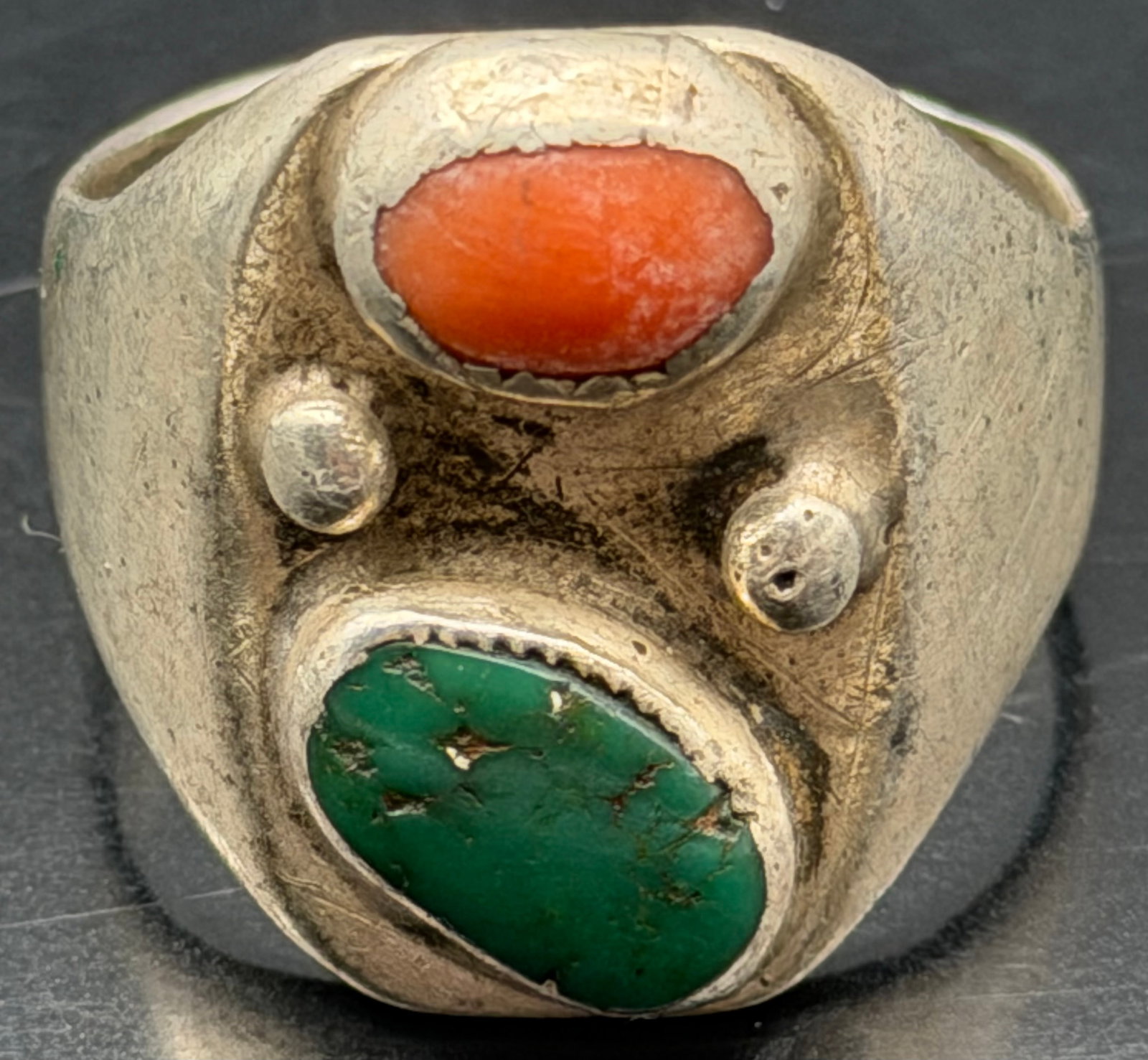 Vintage Sterling Silver Turquoise Cluster Ring – Large Statement – 12: Bold vintage statement ring crafted in sterling silver, featuring multiple natural turquoise nuggets arranged in a raised cluster design with a floral center detail. The turquoise shows beautiful natu